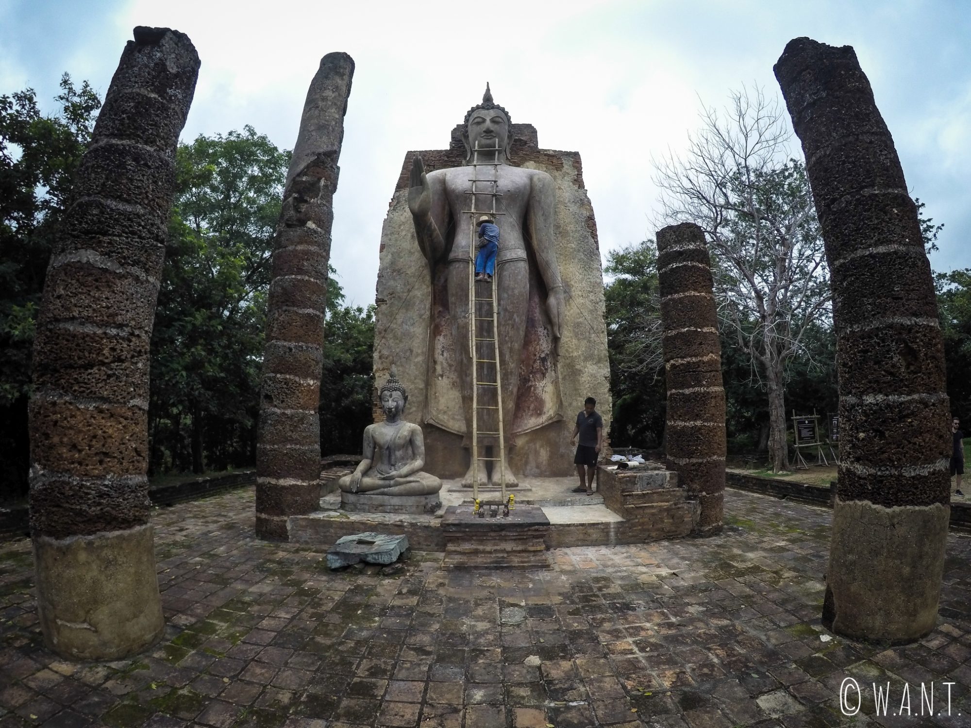 Le Wat Saphan Hin est le temple principal de la zone ouest de Sukhothai