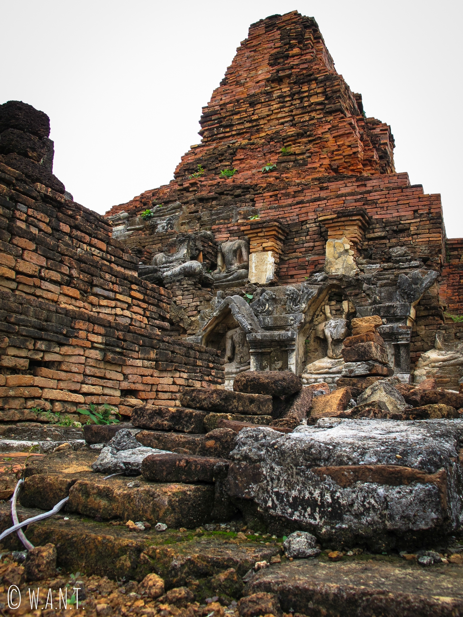 Ruines du Wat Phra Phai Luang dans la zone nord de Sukhothai