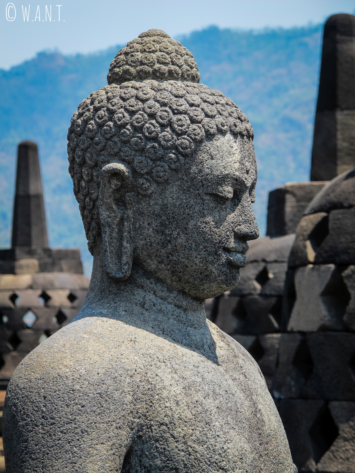 Statue de Bouddha au temple de Borobudur