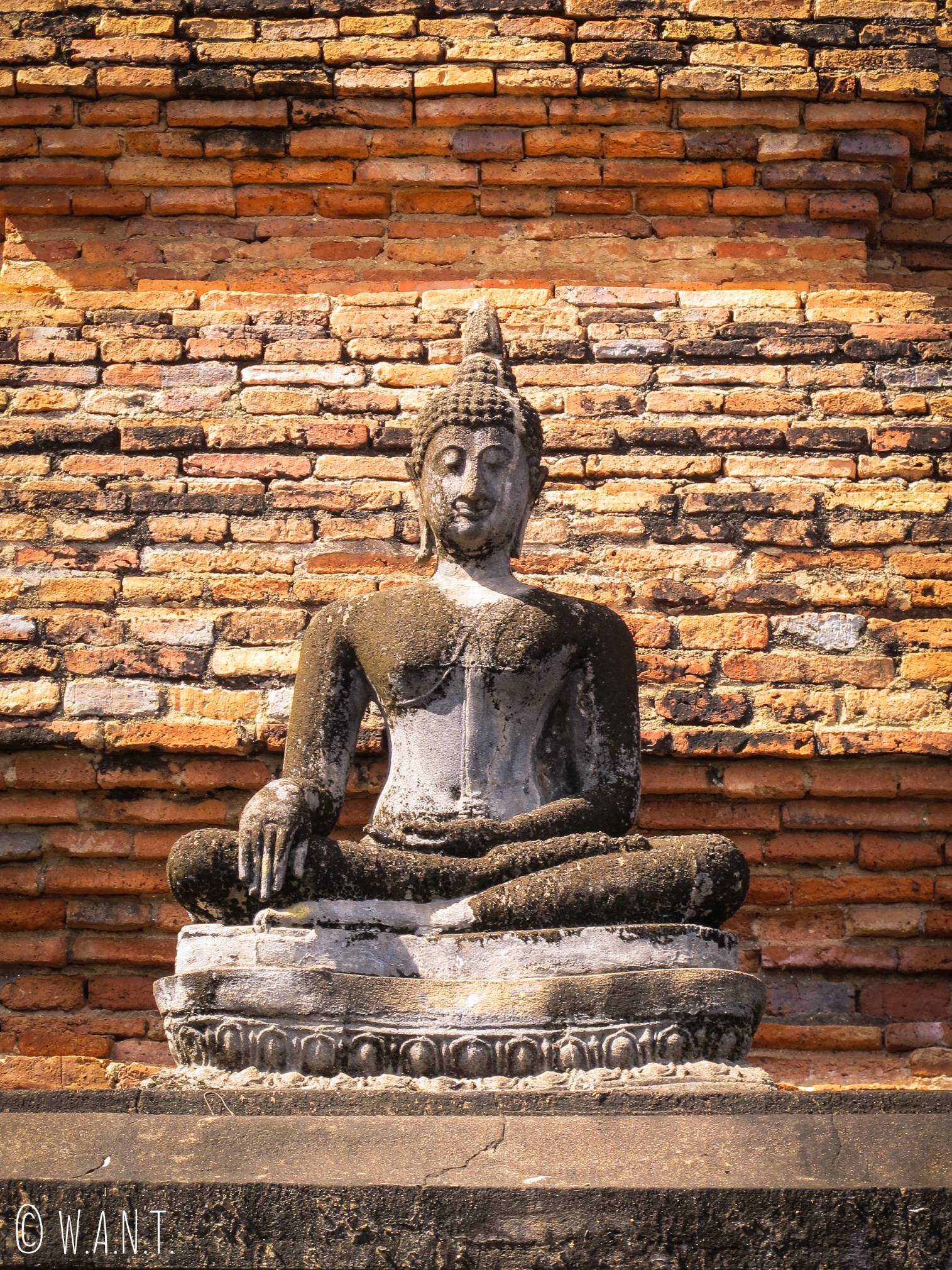 Statue de Bouddha dans la zone ouest de Sukhothai