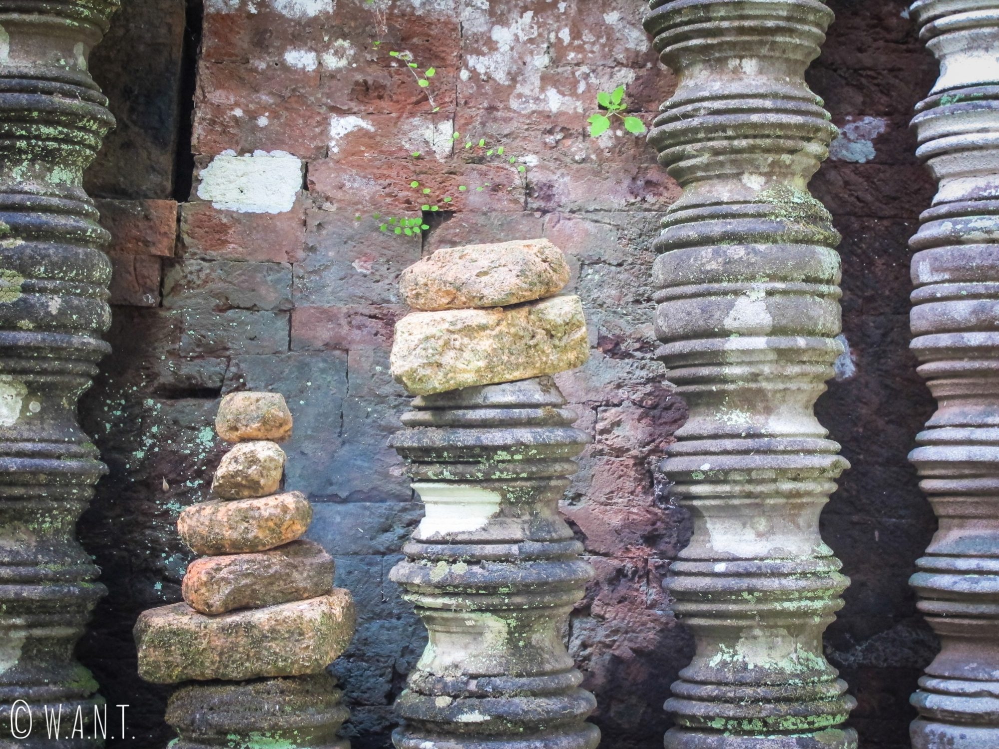 Briques et pierres du sanctuaire de Vat Phou