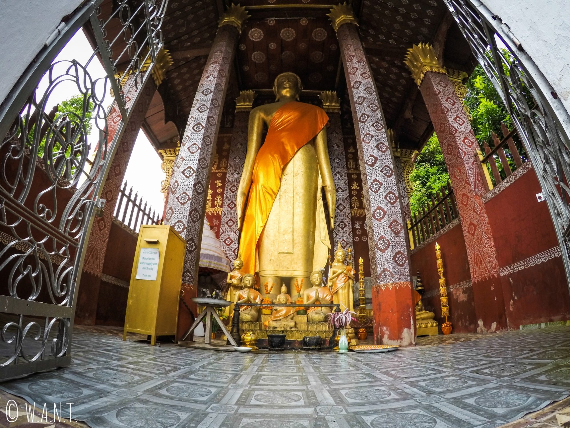 Statue de Bouddha du Vat Sene Souk à Luang Prabang
