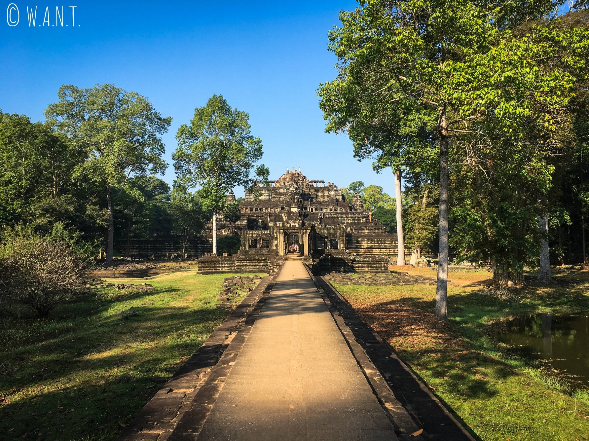 Accès au temple Baphuon dans l'enceinte d'Angkor Thom