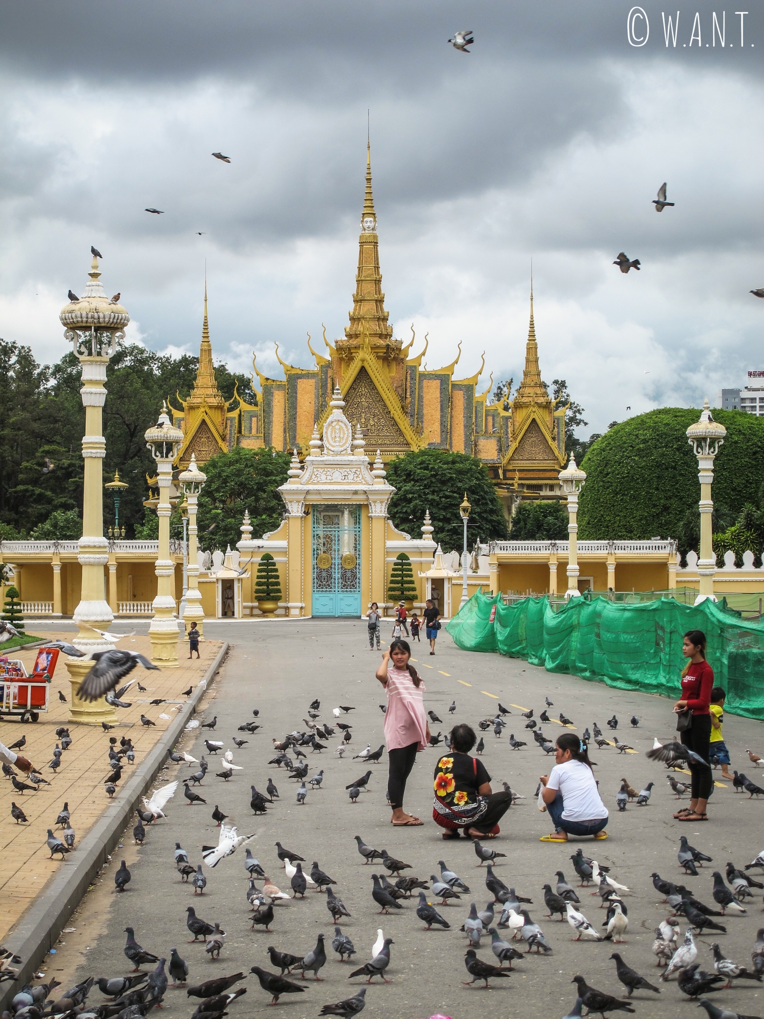 Allée menant au Palais Royal de Phnom Penh