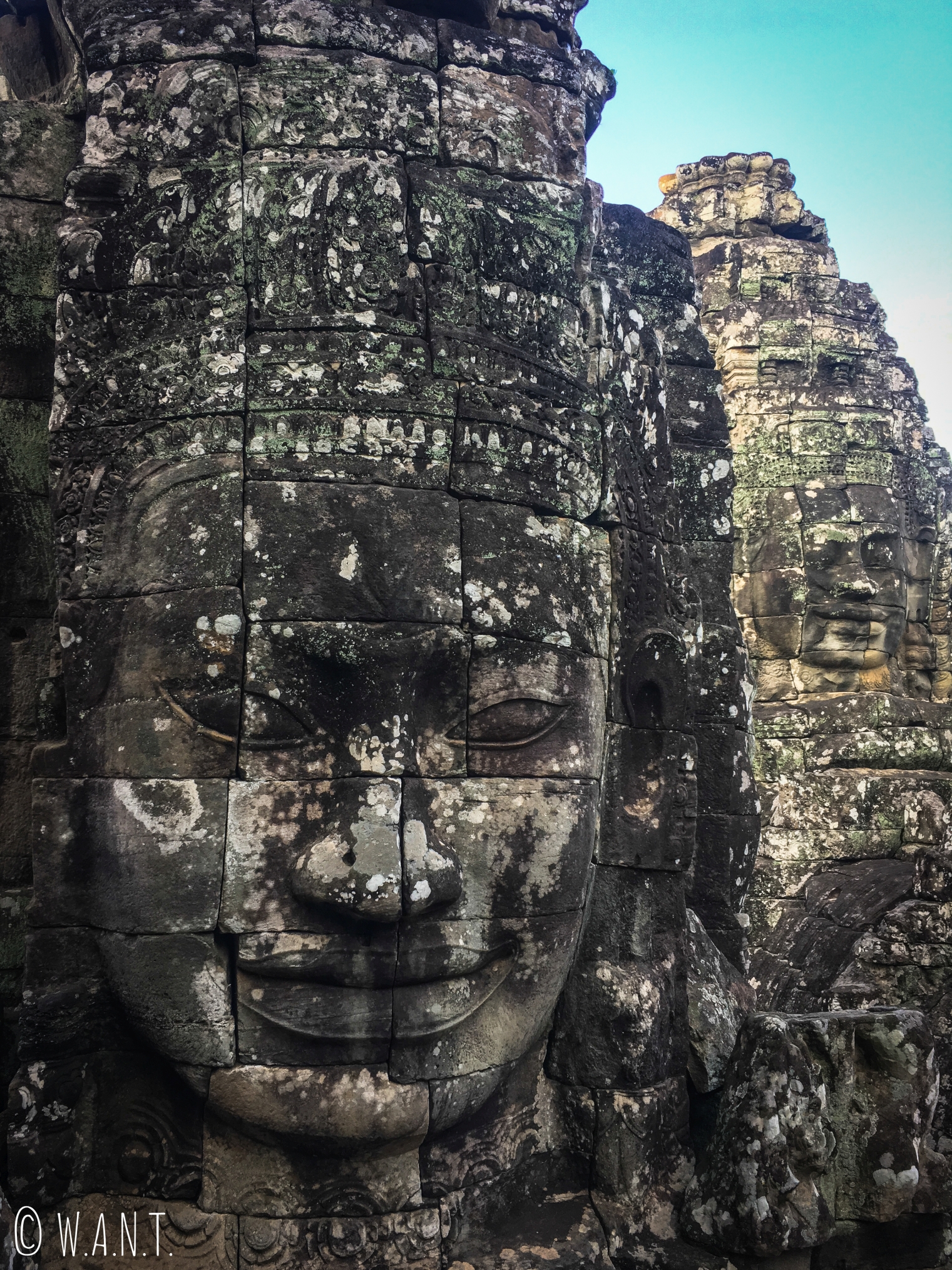 Gros plan sur un visage du temple Bayon à Angkor