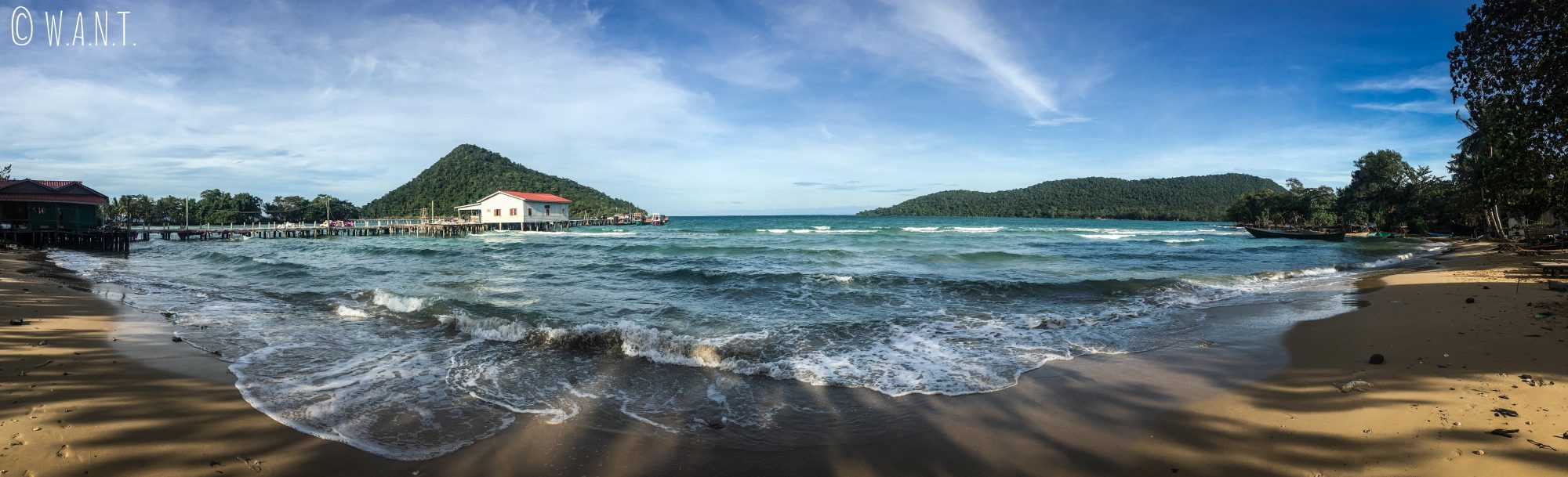 Panorama de M'Pai Bay à Koh Rong Sanloem depuis la plage