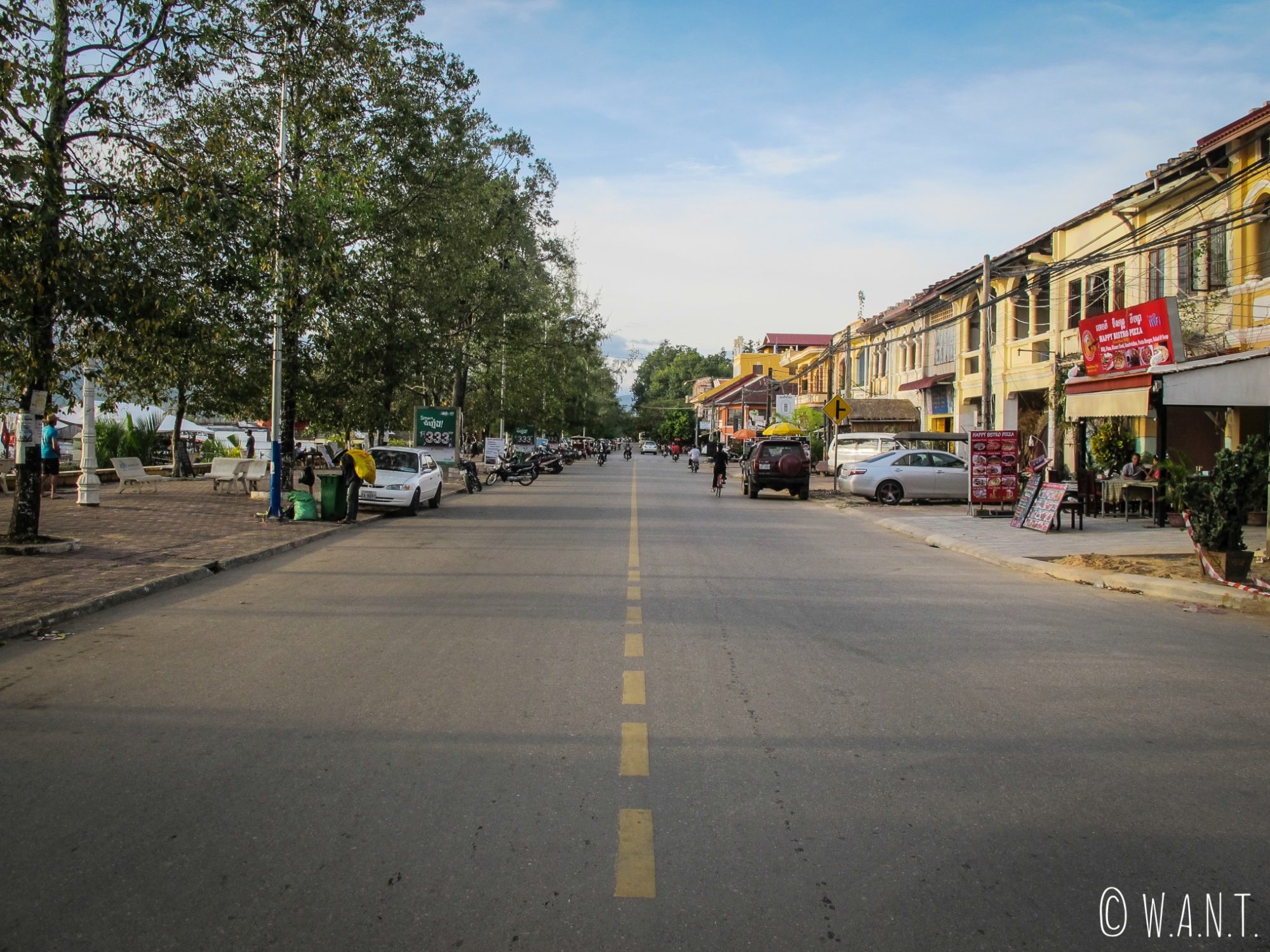 Rue de Kampot longeant l'estuaire