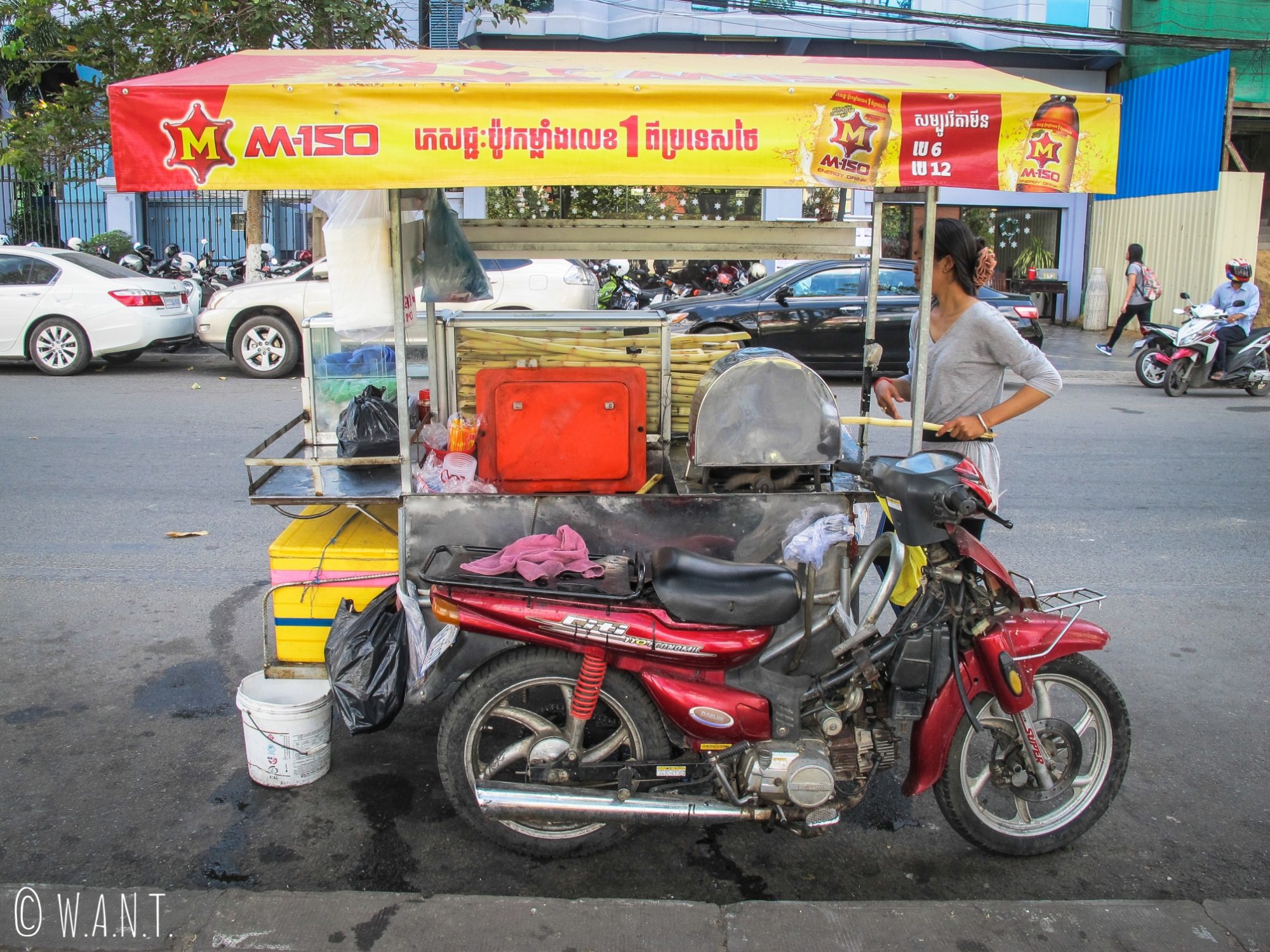 Stand de rue de jus de canne à sucre à Phnom Penh