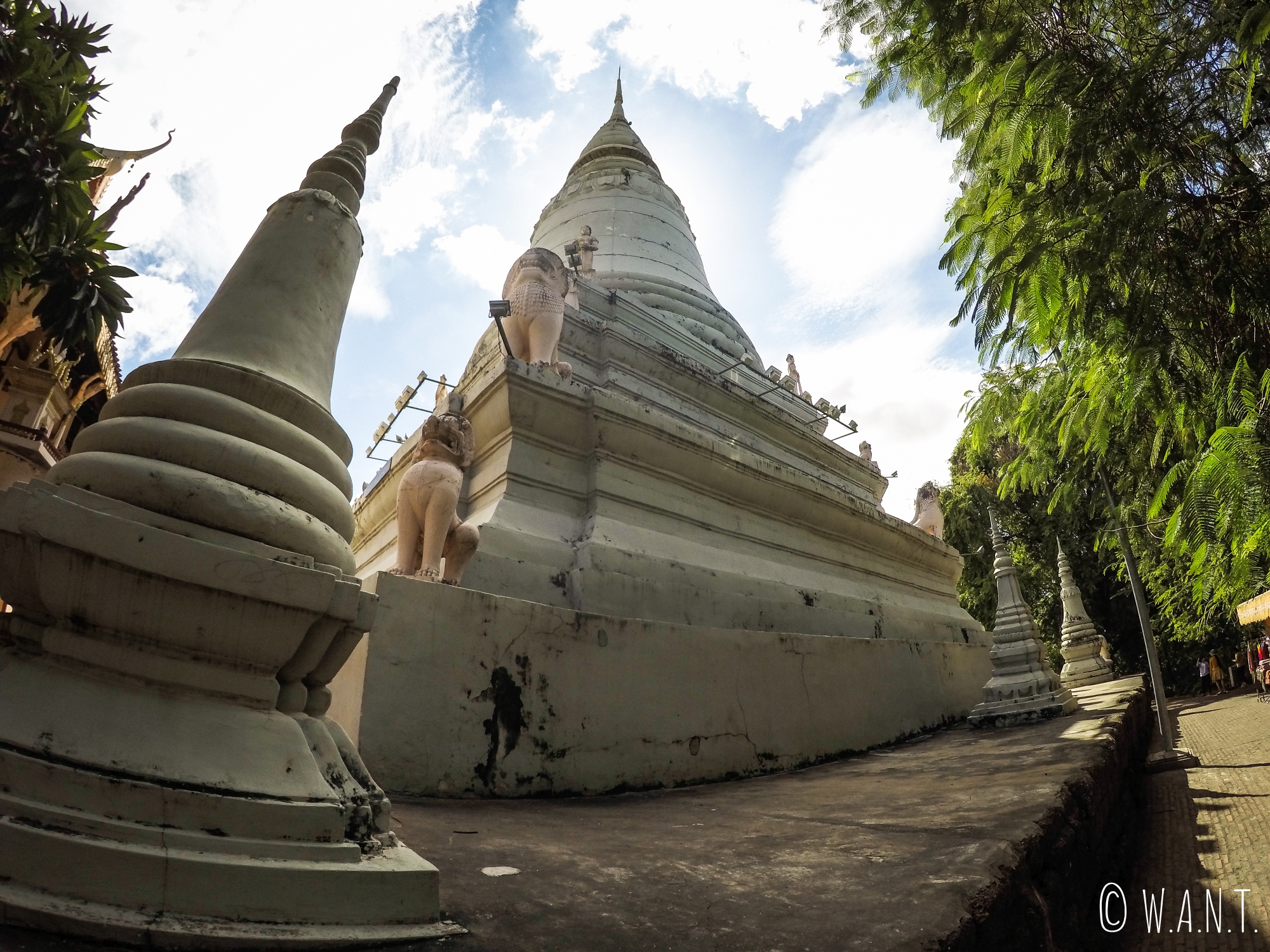 Stupa blanc du Wat Phnom de Phnom Penh