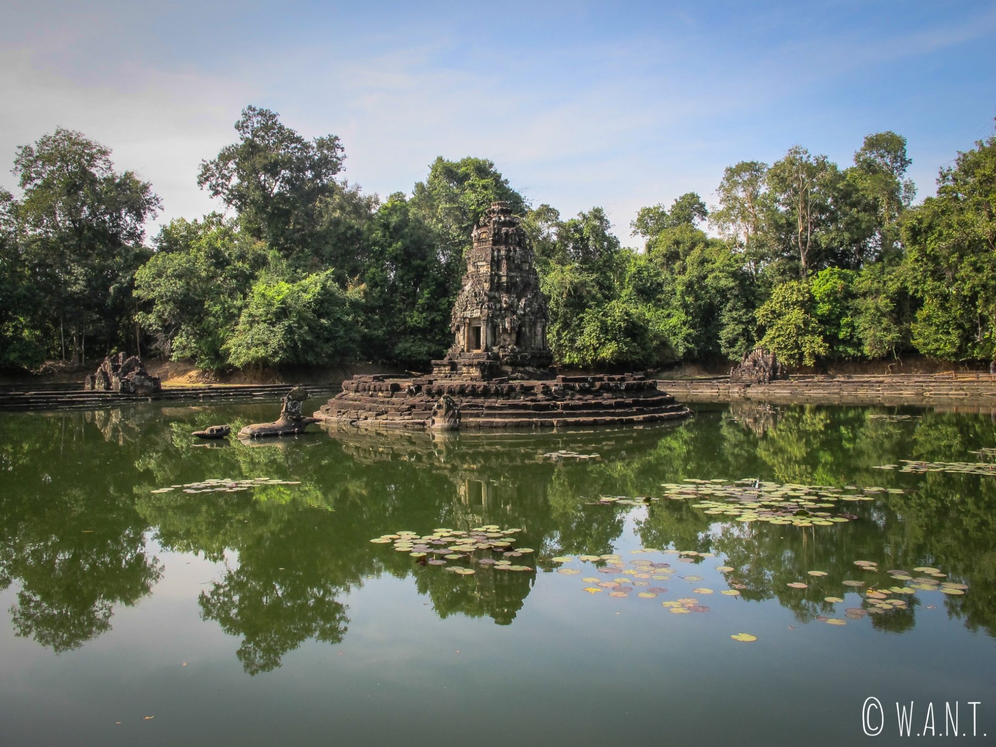 Temple Neak Pean sur le site archéologique d'Angkor
