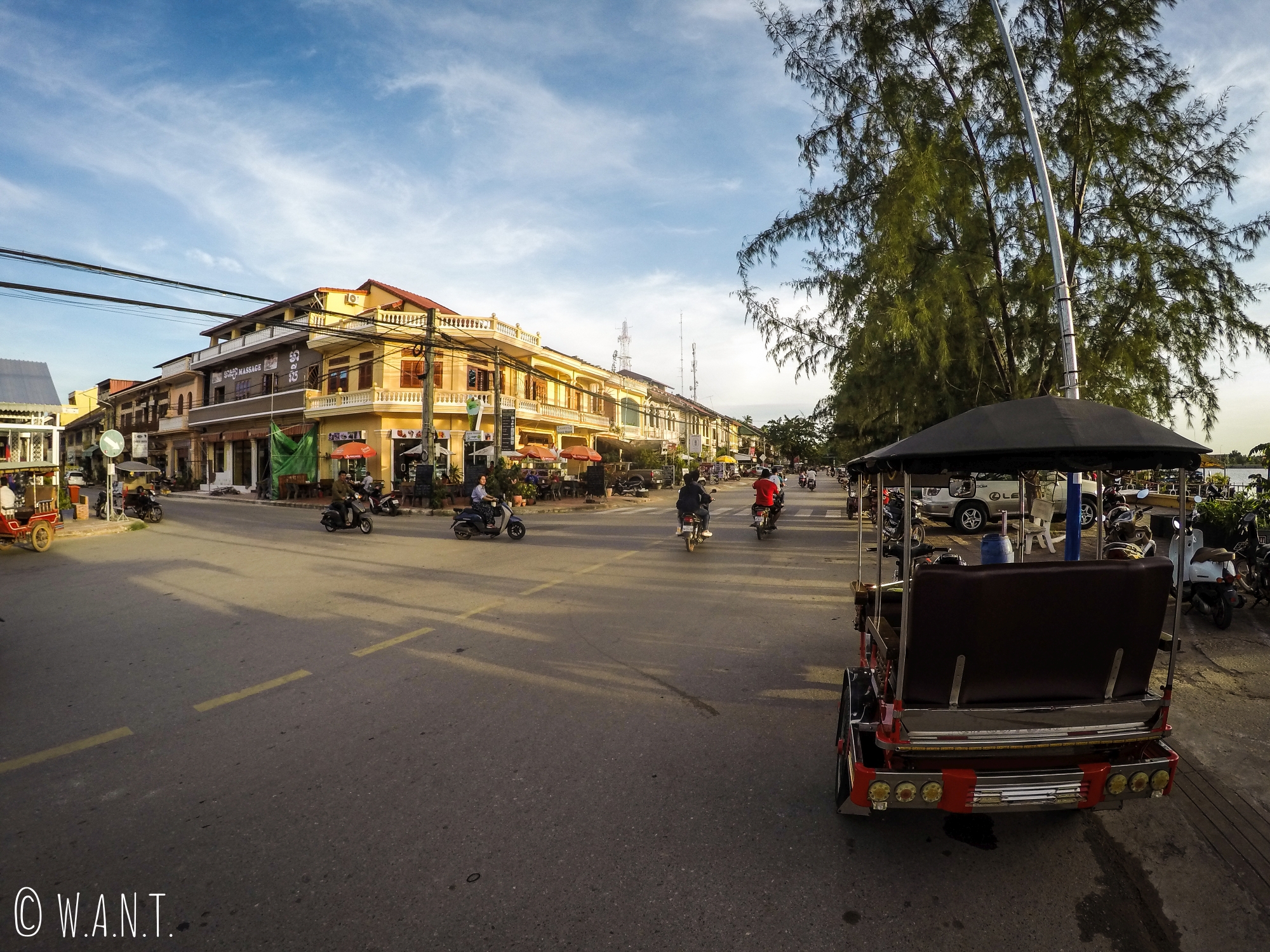 Une des rues principales de Kampot