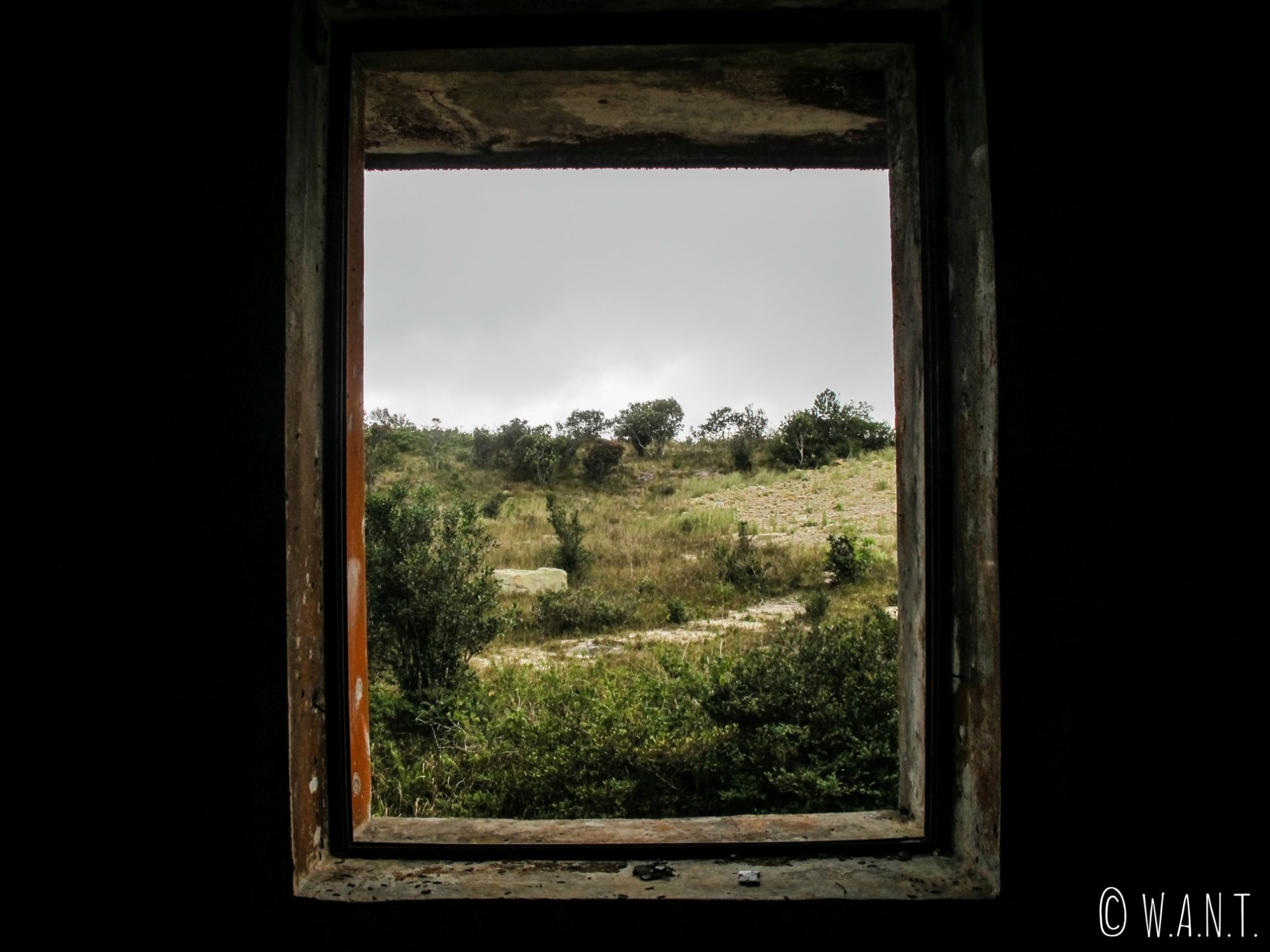 Vue depuis un bâtiment abandonné de Bokor Hill Station, dans le Parc national de Bokor
