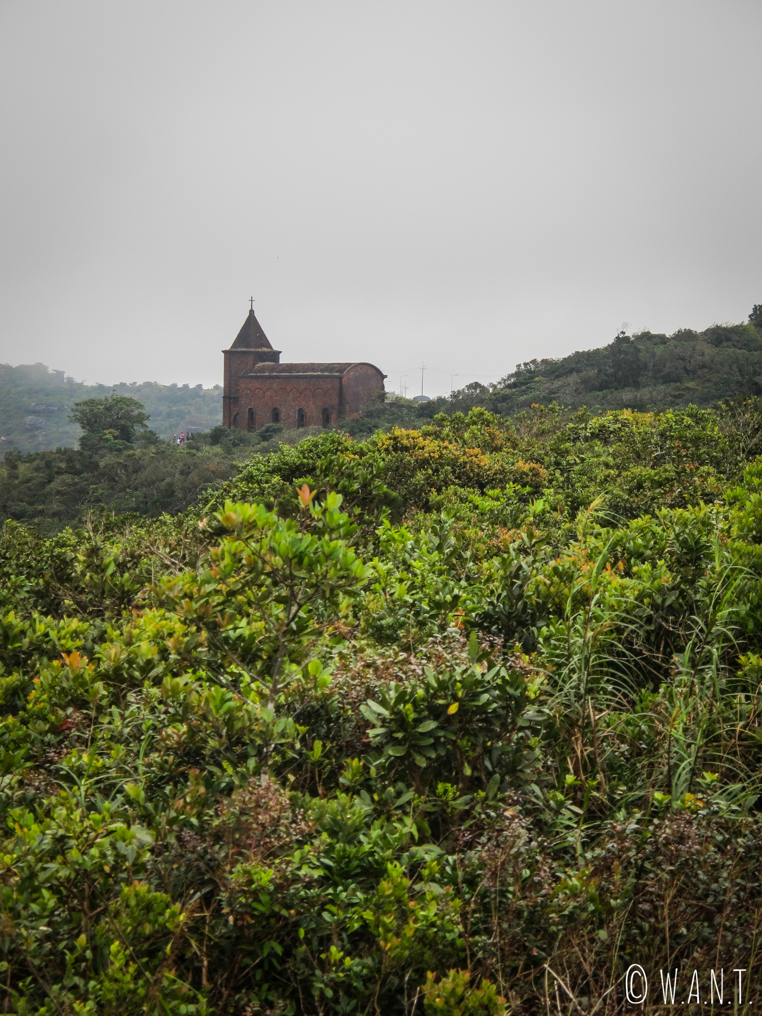 Église abandonnée à Bokor Hill Station, dans le Parc national de Bokor