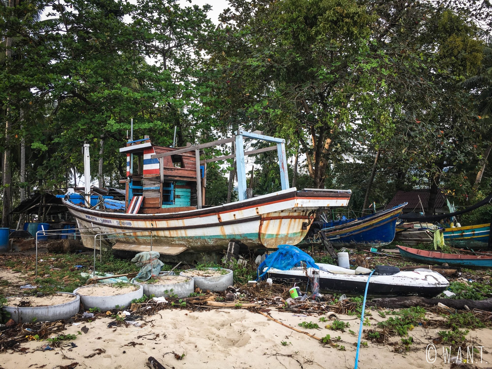 Bateau de pêcheurs au village musulman de Koh Samui