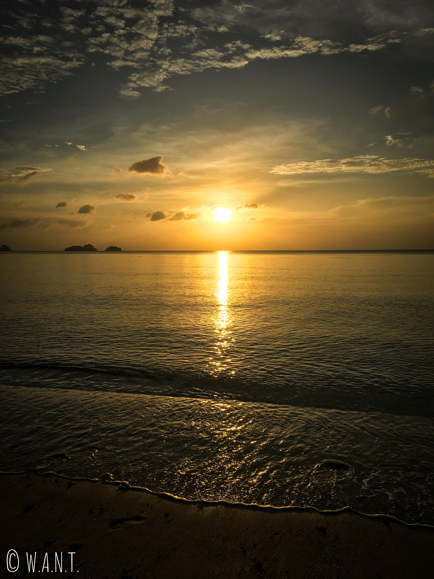 Coucher de soleil sur la plage de I-Talay à Koh Samui