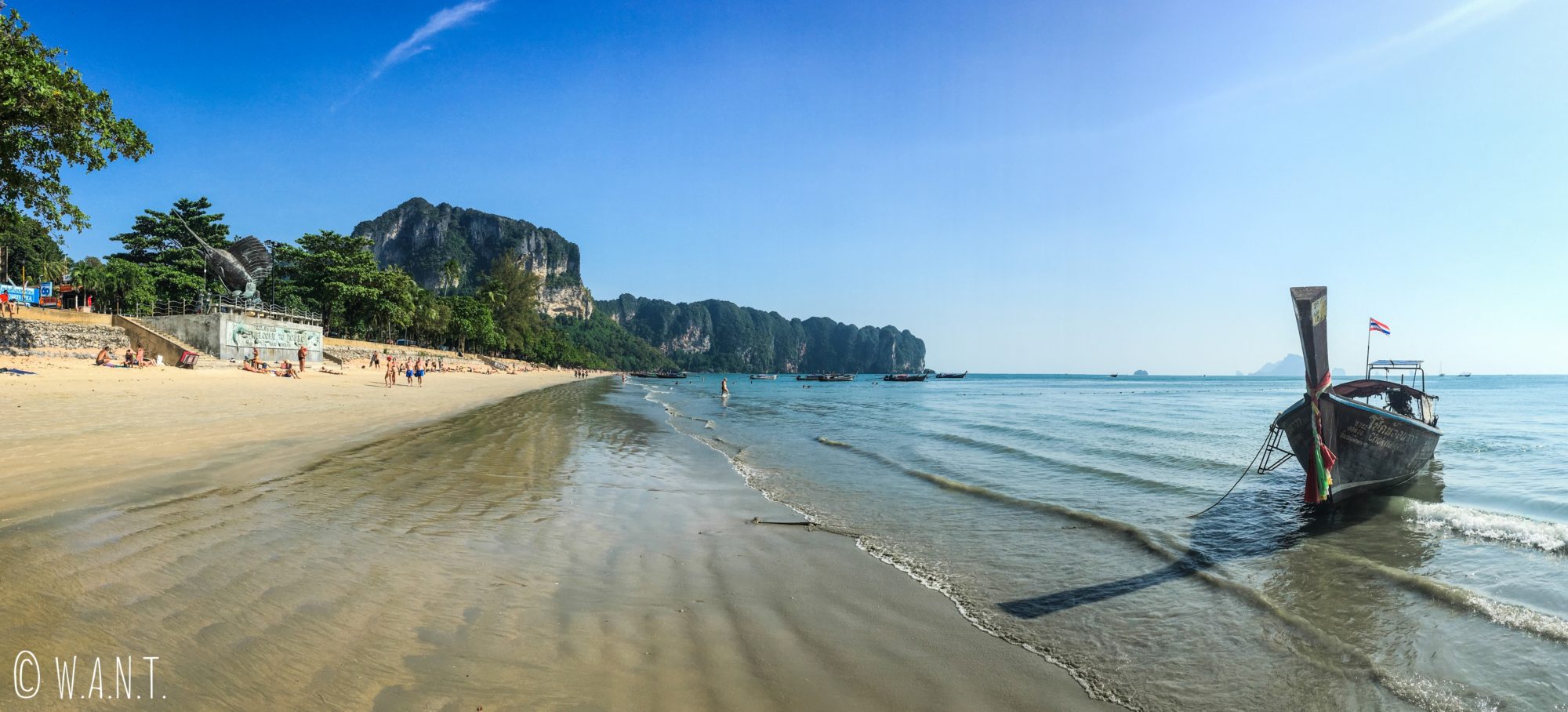 Panorama de la plage de Ao Nang dans la province de Krabi
