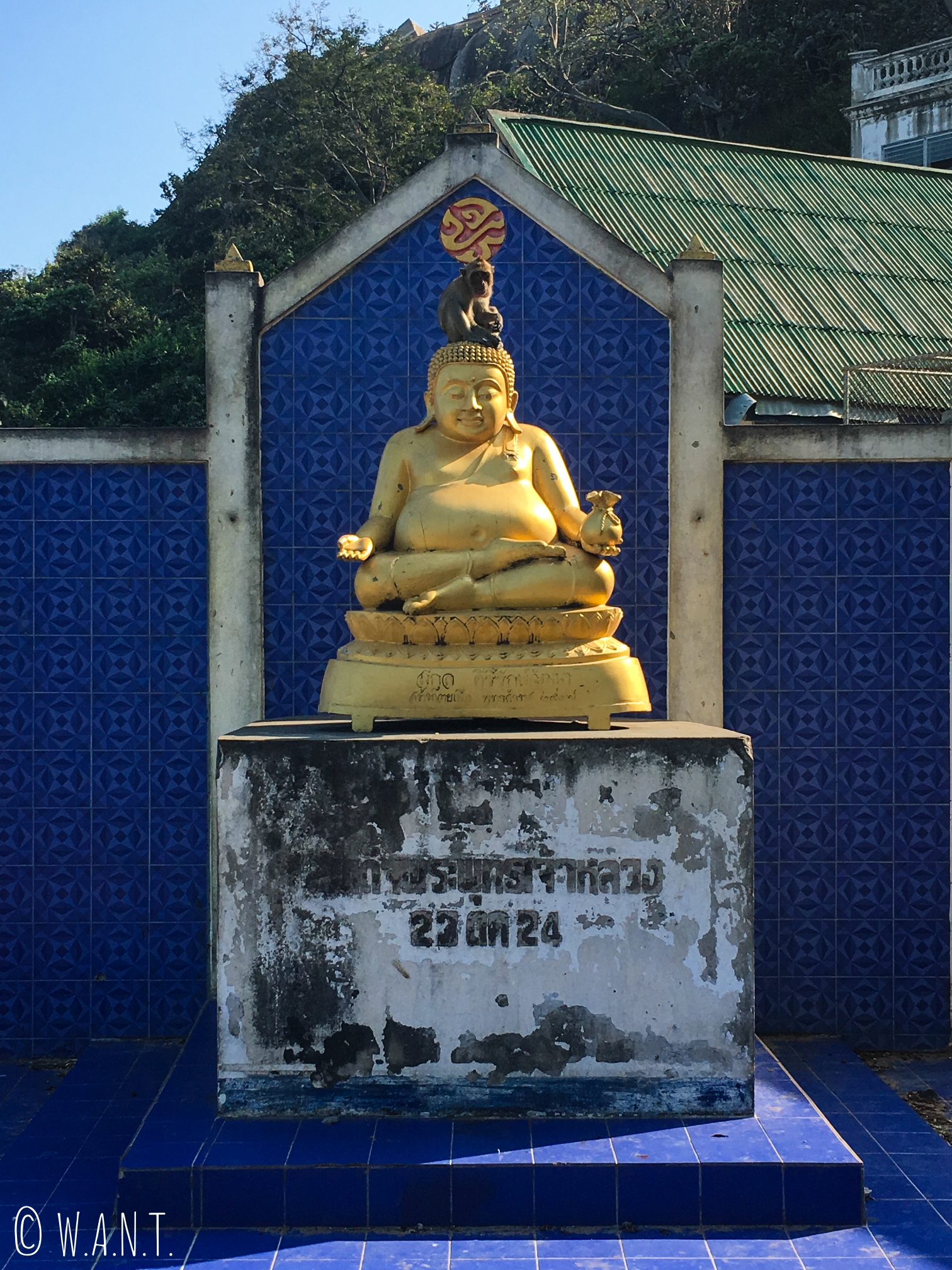 Statue de Bouddha rieur au Wat Khao Takiab de Hua Hin