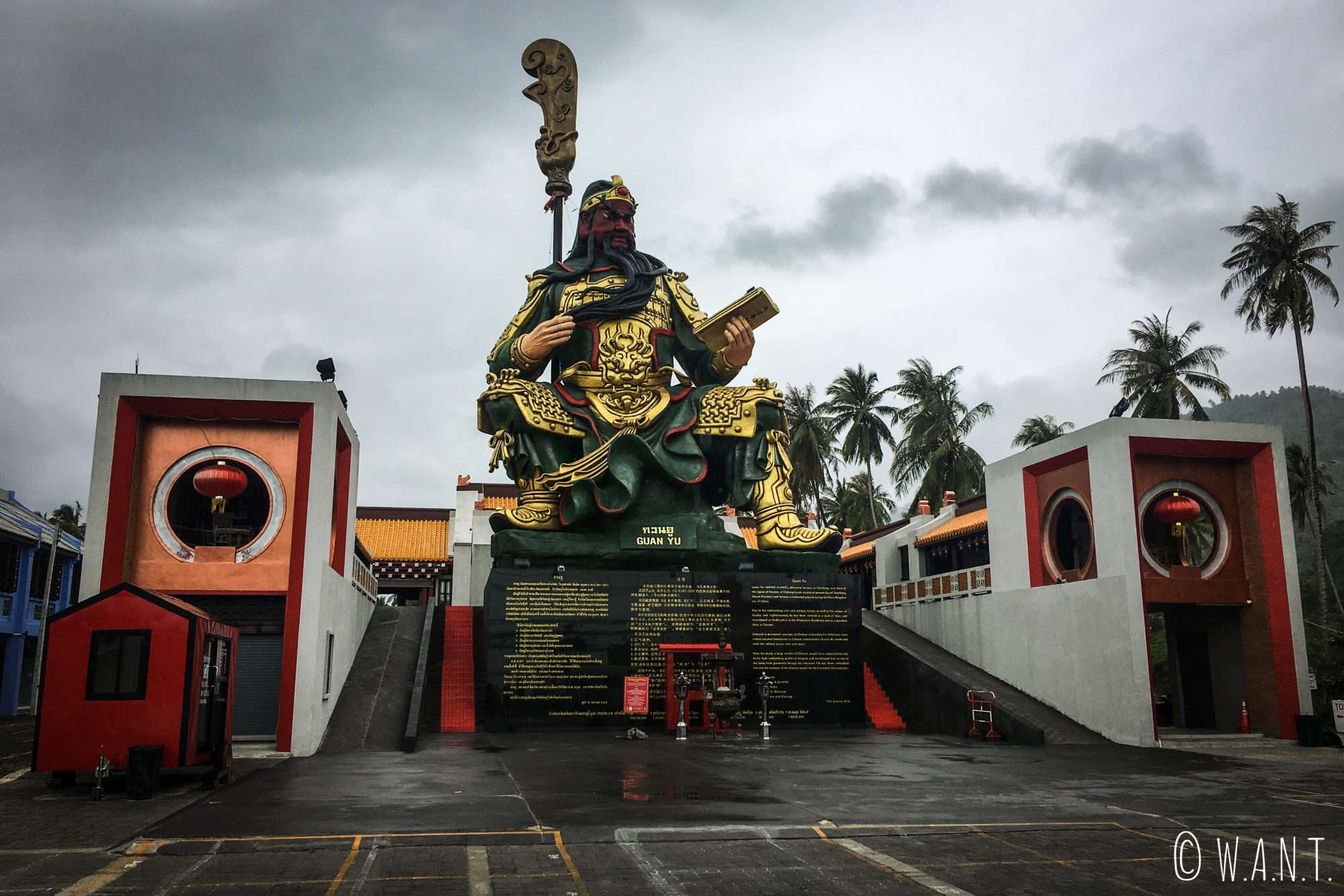 Statue de Guan Yu sur l'île de Koh Samui