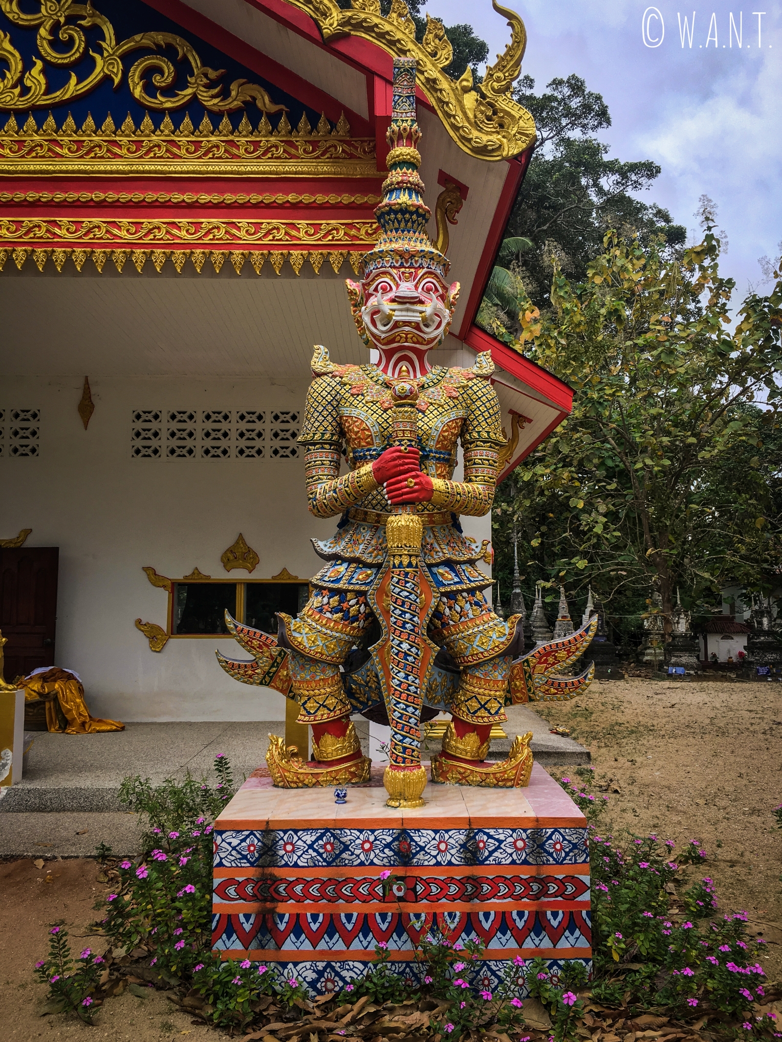 Statue de dvarapala au Wat Samret de Koh Samui