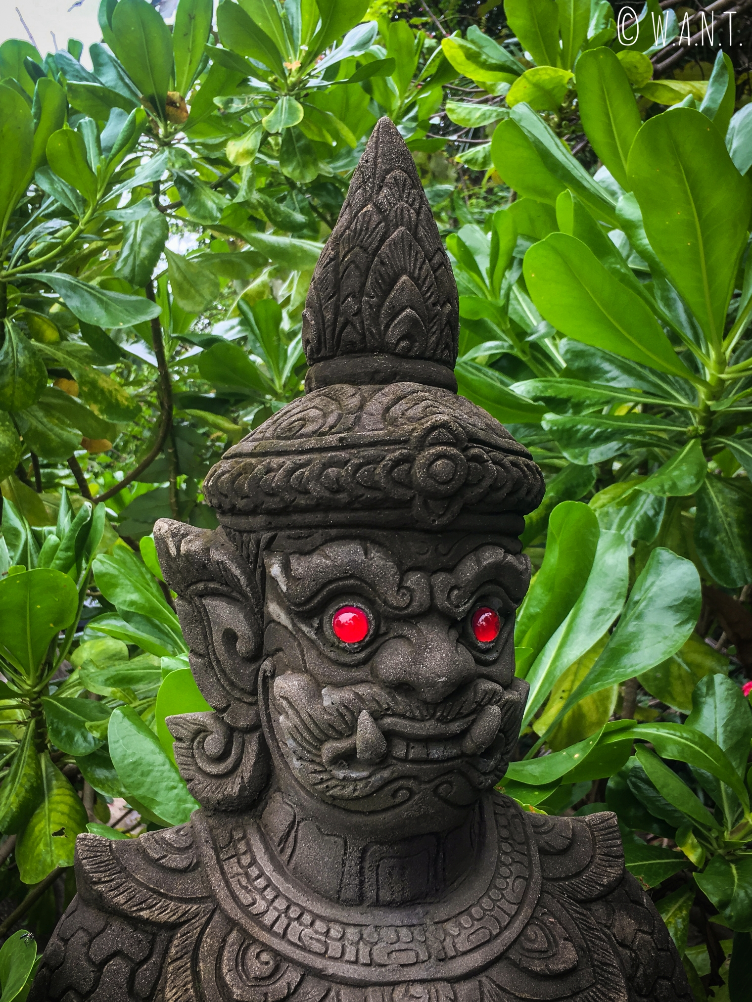 Statue du Khao Hua Jook Chedi sur l'île de Koh Samui