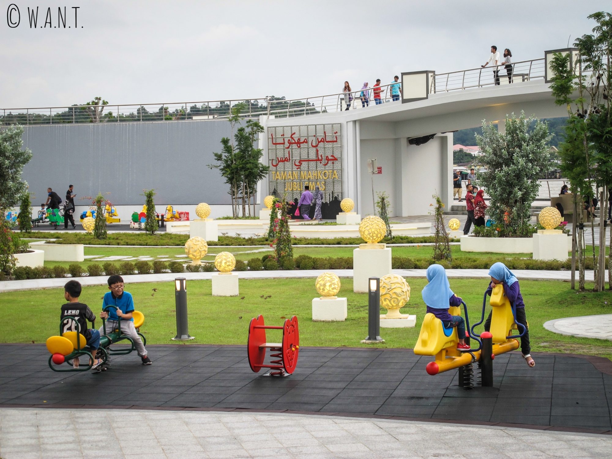 Aire de jeux animée du parc Taman Mahkota Jubli Emas de Bandar Seri Begawan