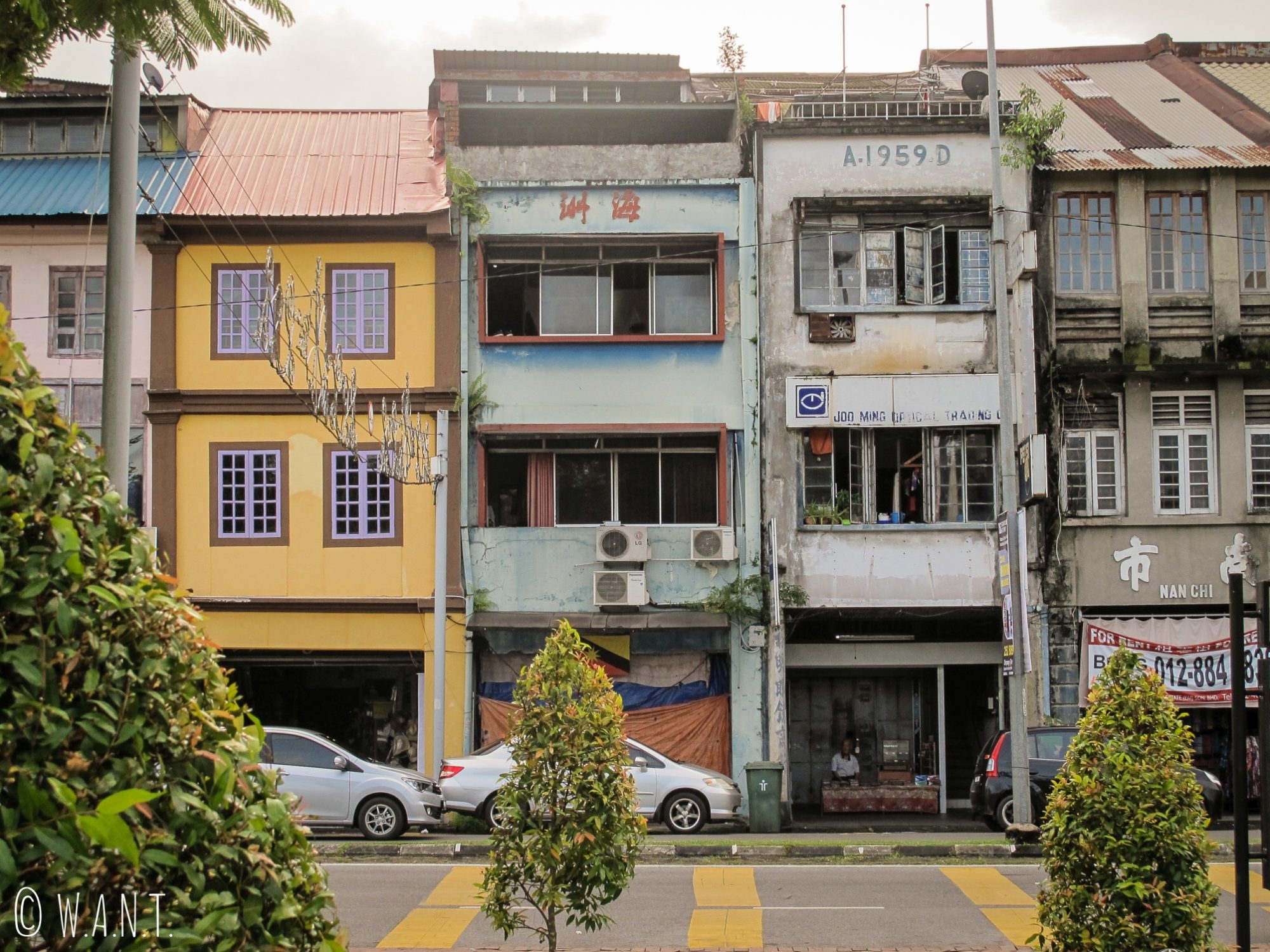 Façade de maisons dans le centre-ville de Kuching