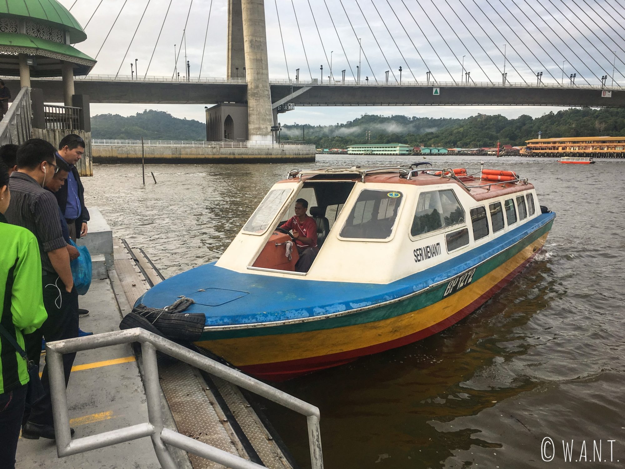 Ferry public pour rejoindre la ville de Bangar au Brunei