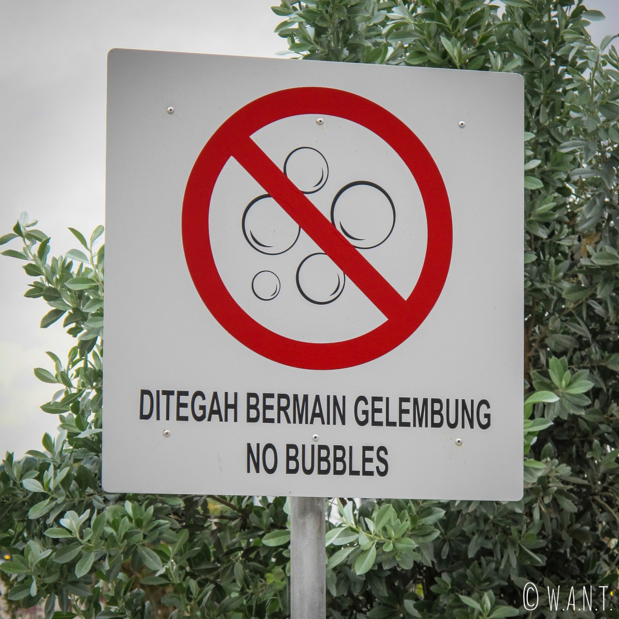 Interdiction de faire des bulles de savon dans une aire de jeux à Bandar Seri Begawan