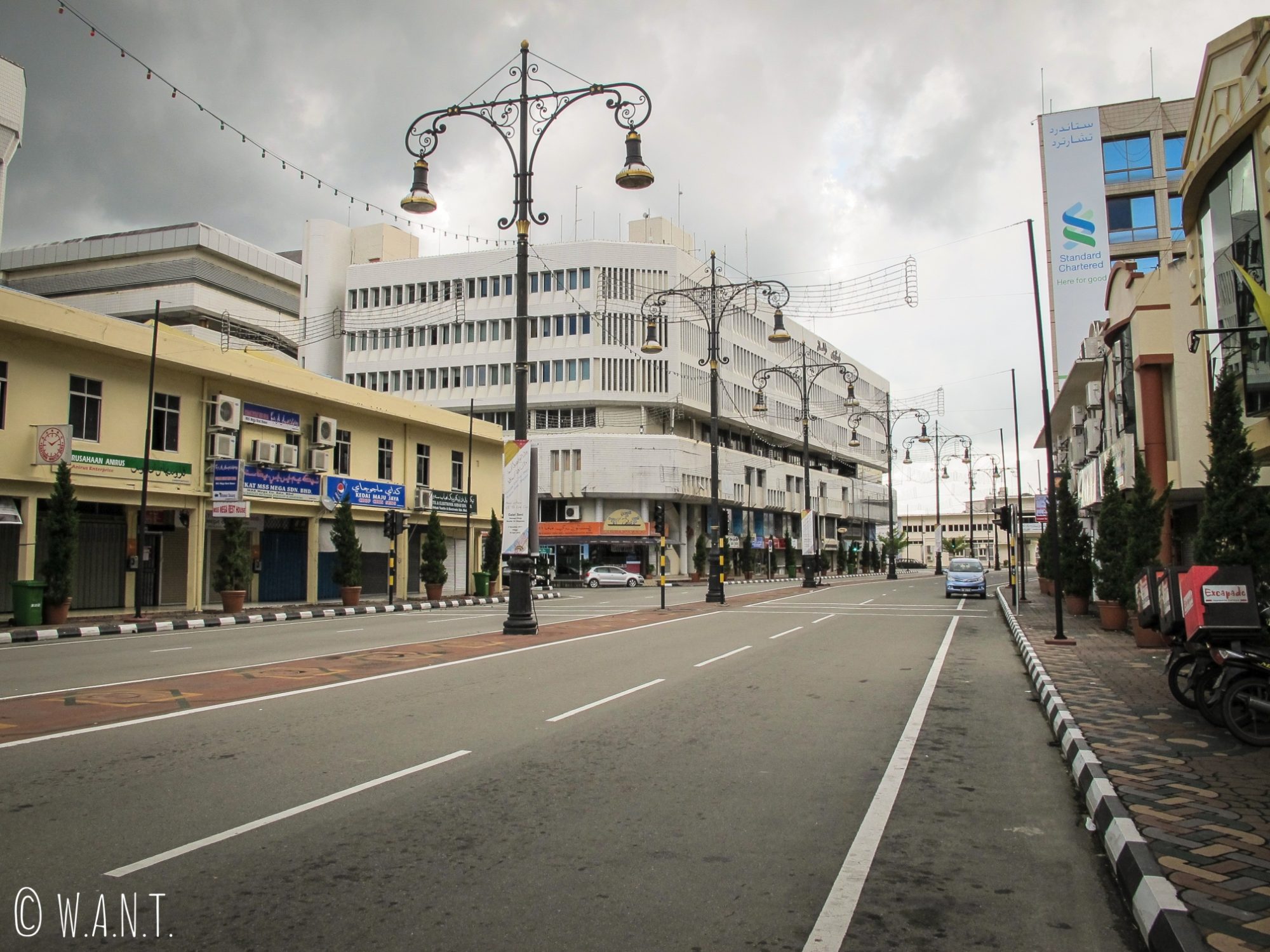 Les rues de Bandar Seri Begawan sont désertes durant l'heure de la prière tous les vendredis
