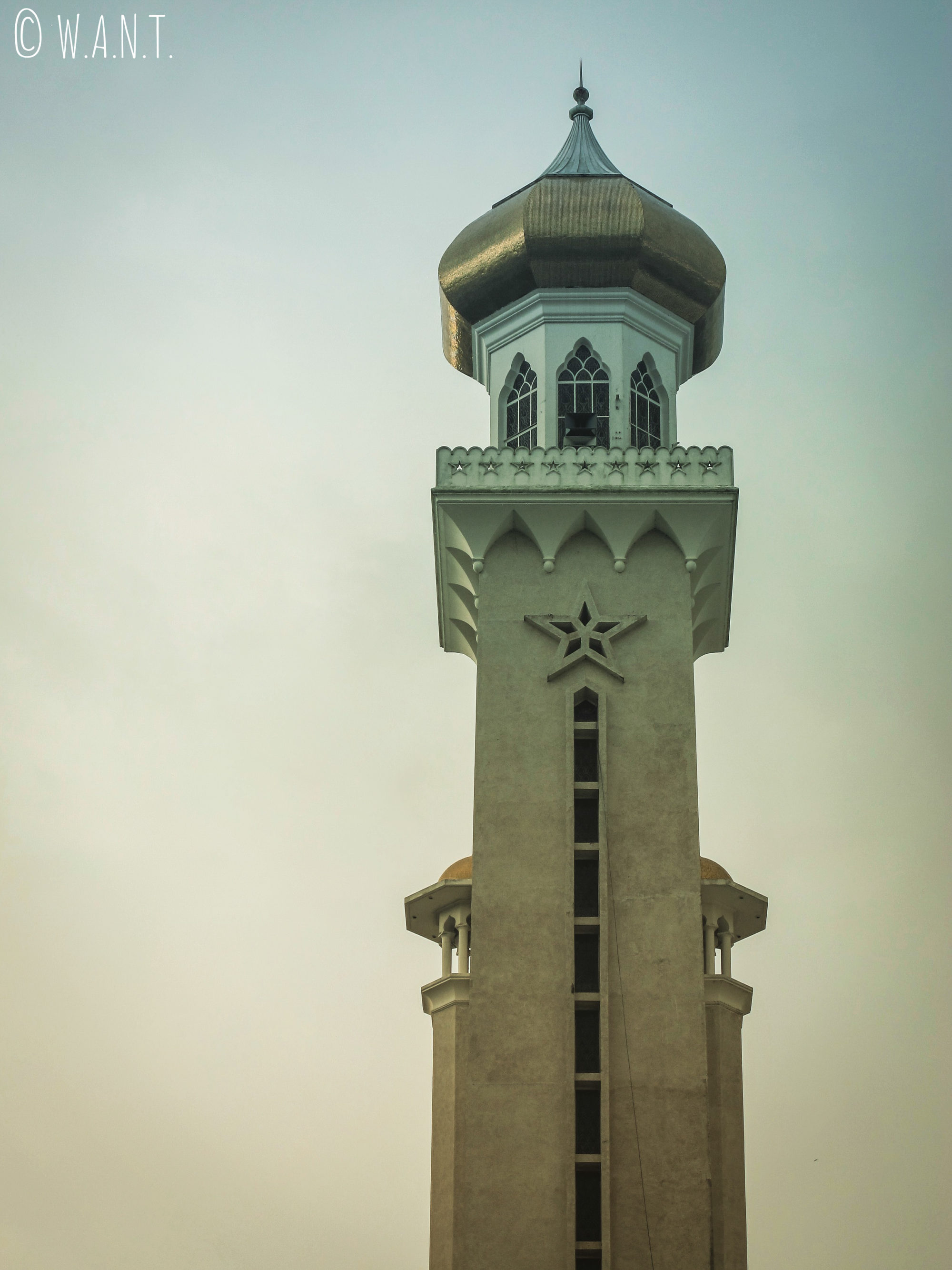 Minaret de la mosquée Masjid Omar Ali Saifuddien à Bandar Seri Begawan