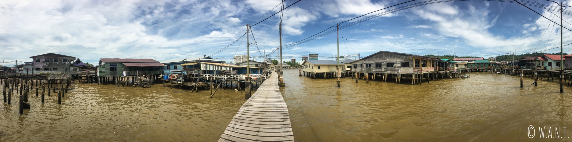 Panorama à l'intérieur du village flottant de Kampong Ayer à Bandar Seri Begawan