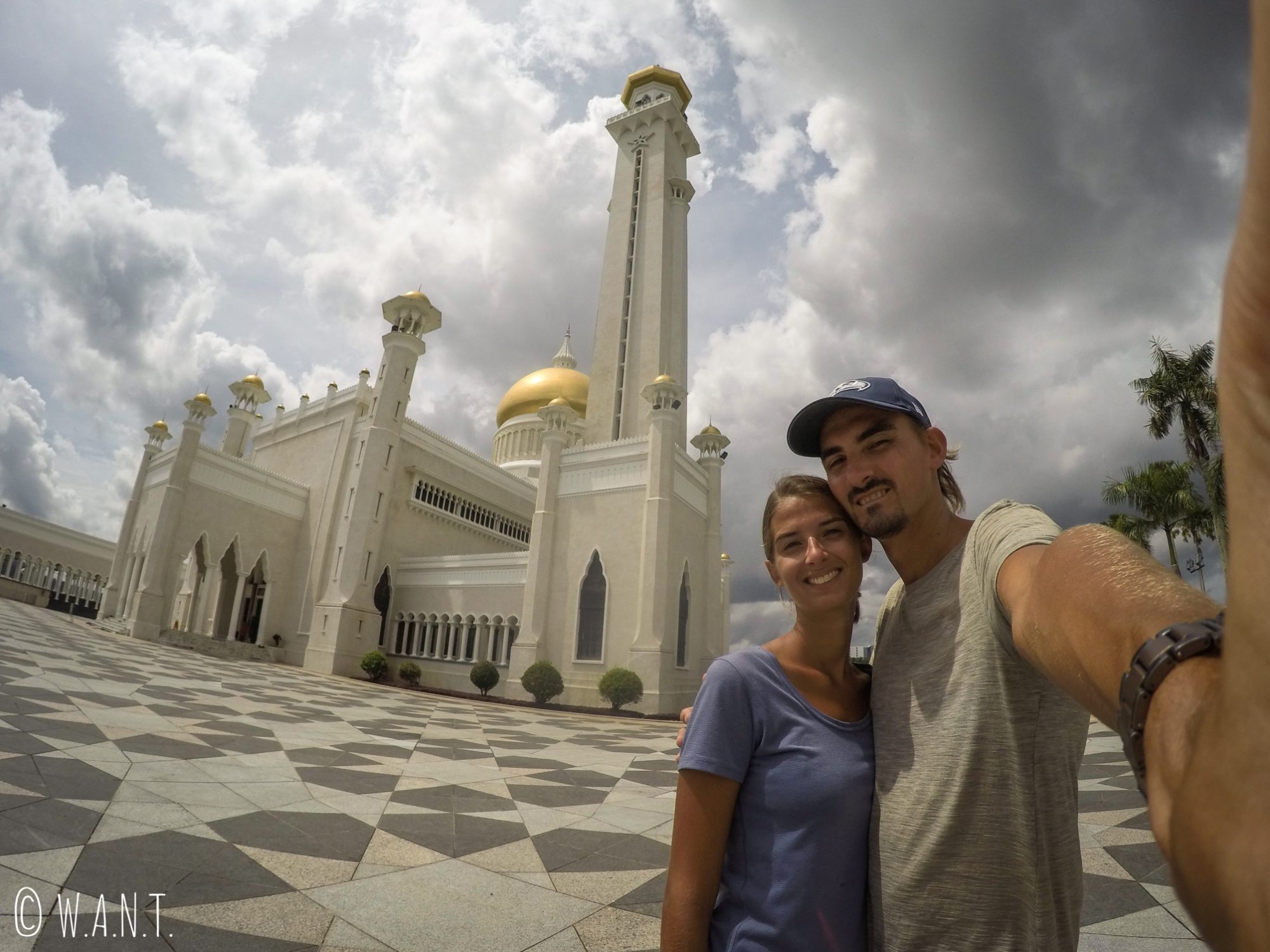 Selfie devant la mosquée Masjid Omar Ali Saifuddien de Bandar Seri Begawan