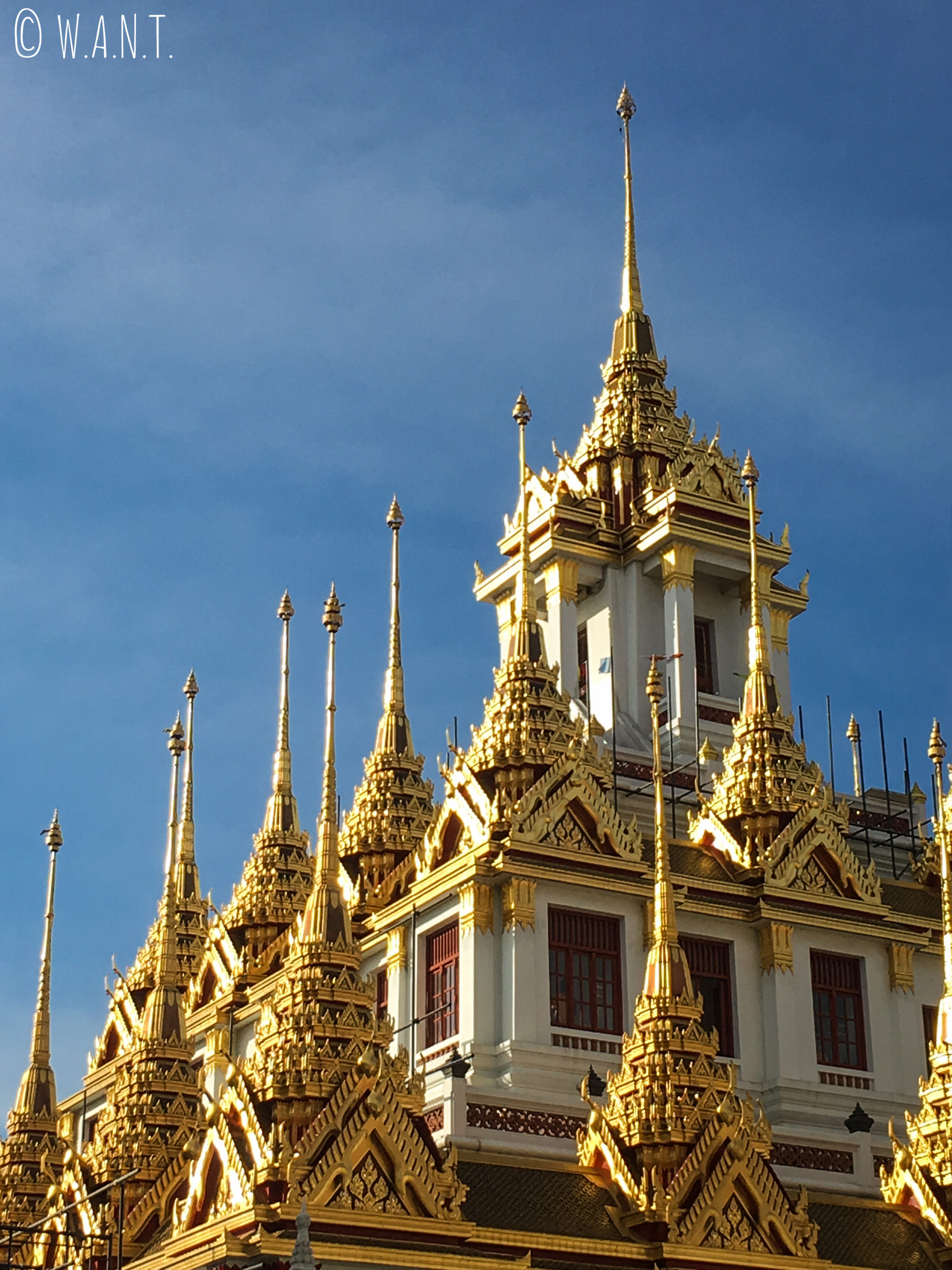 Toit du Wat Ratchanatdaram de Bangkok