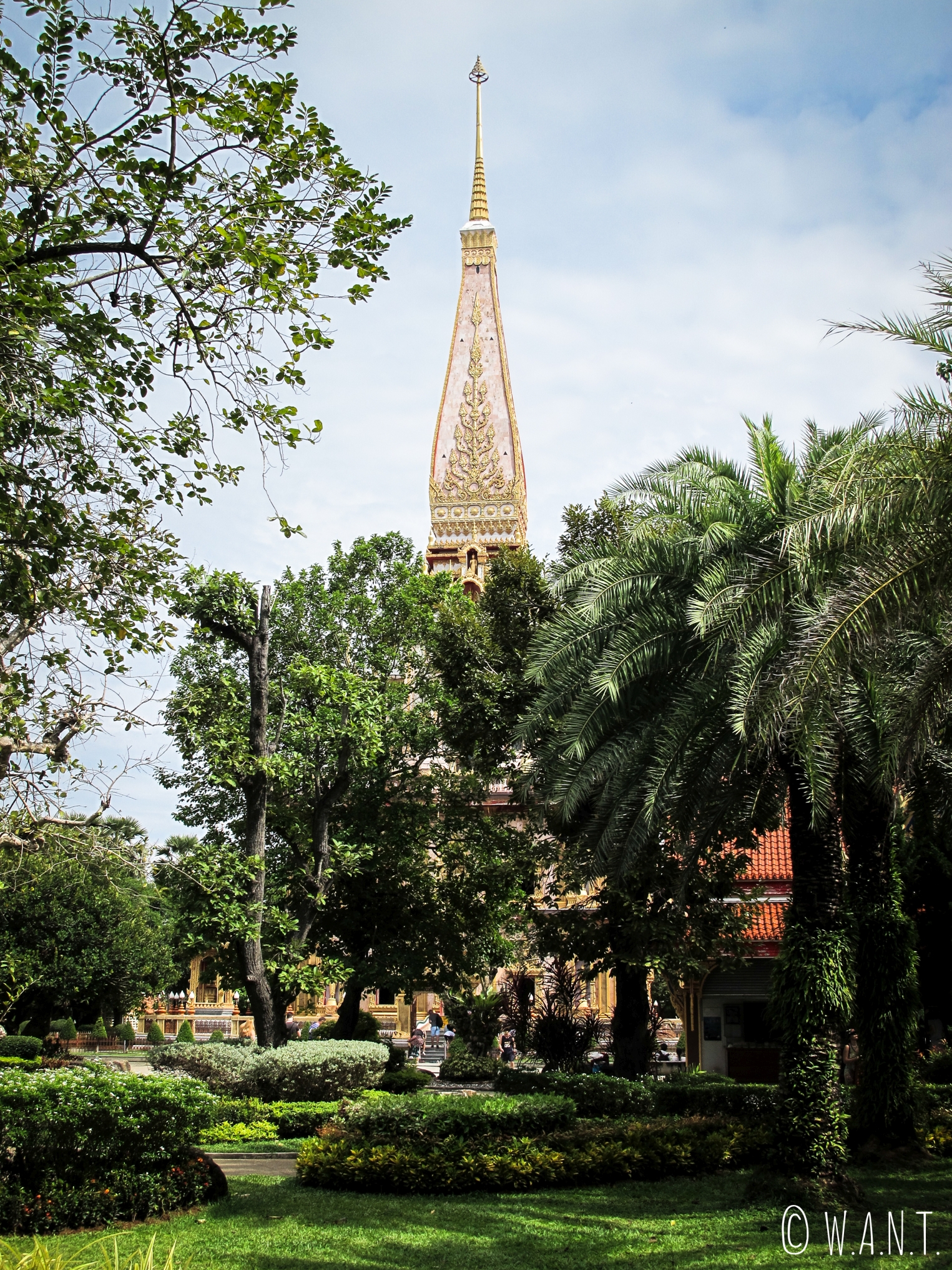 Végétation et temple de Chalong à Phuket