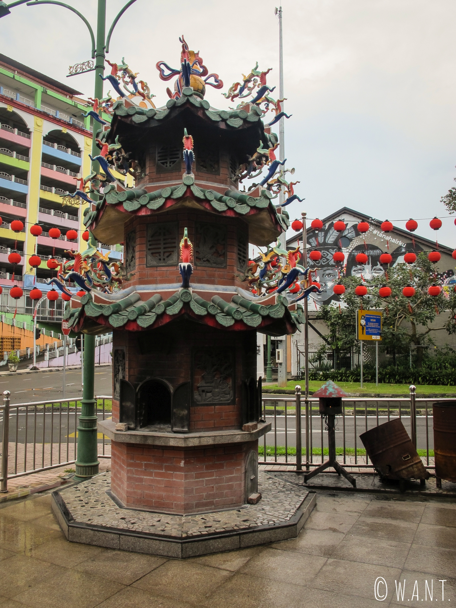 Édifice à l'entrée du Hong San Si Temple de Kuching