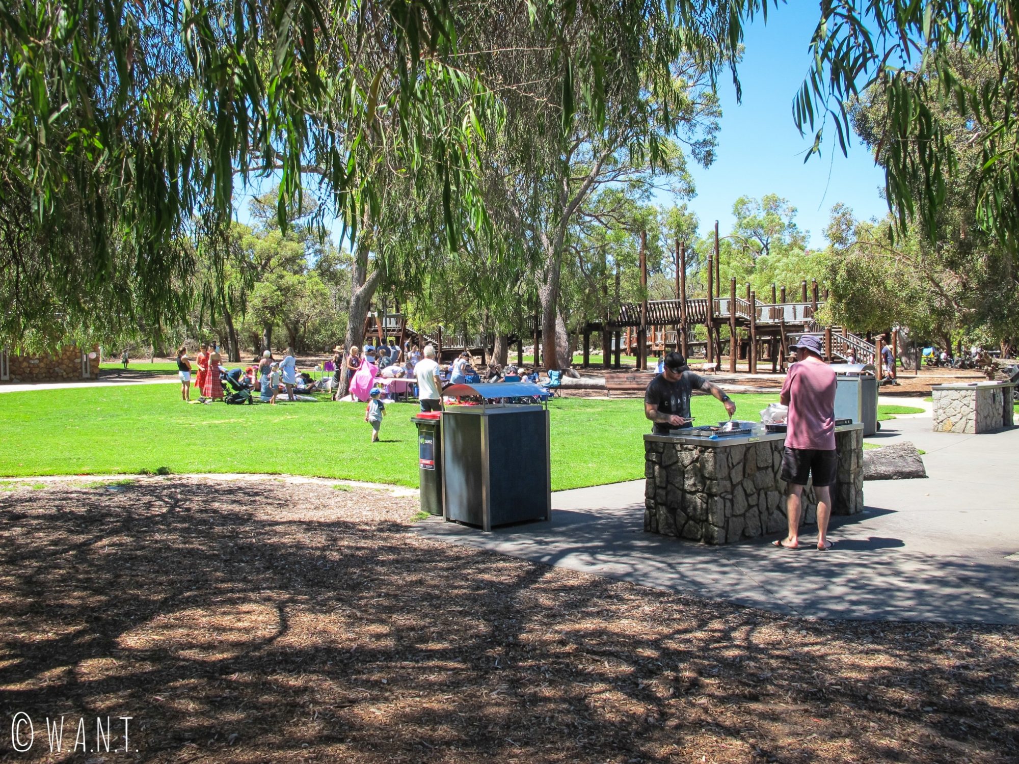 Des barbecues publiques sont mis à disposition des passants au Kings Park de Perth