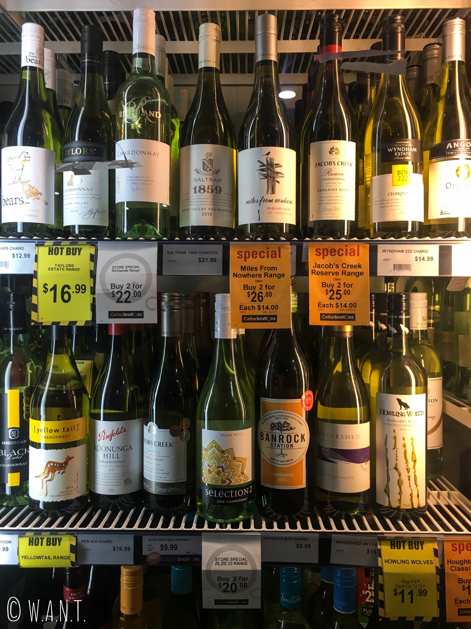 Le rayon de vin des vendeurs d'alcool n'a rien à envier à ceux que l'on a en France