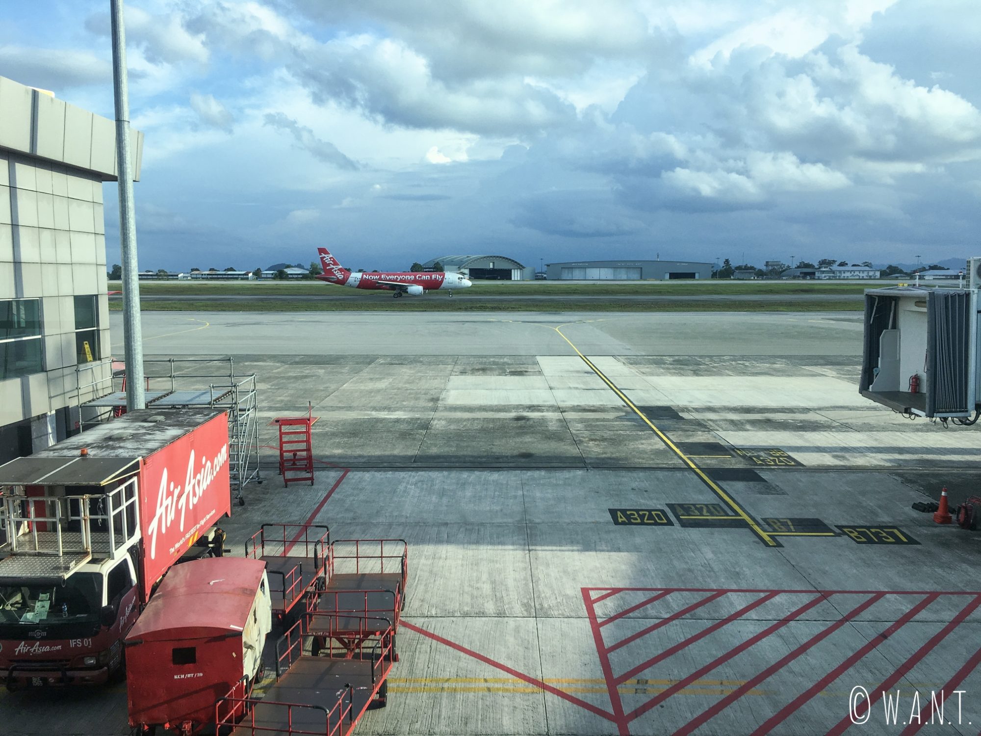 Nous sommes prêts à embarquer sur Air Asia en direction de Perth depuis Kuala Lumpur