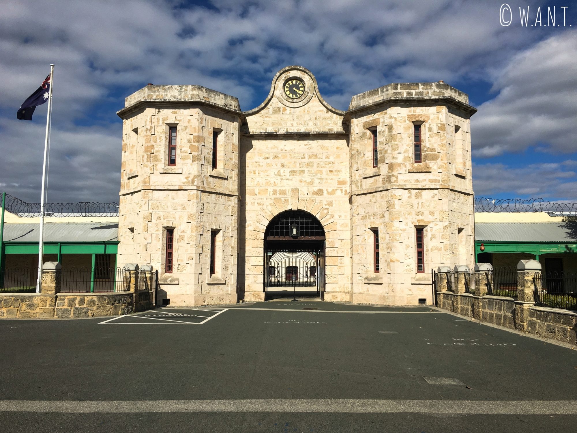 Voici l'entrée de la prison de Perth, classée à l'Unesco et reconvertie en musée mémorial