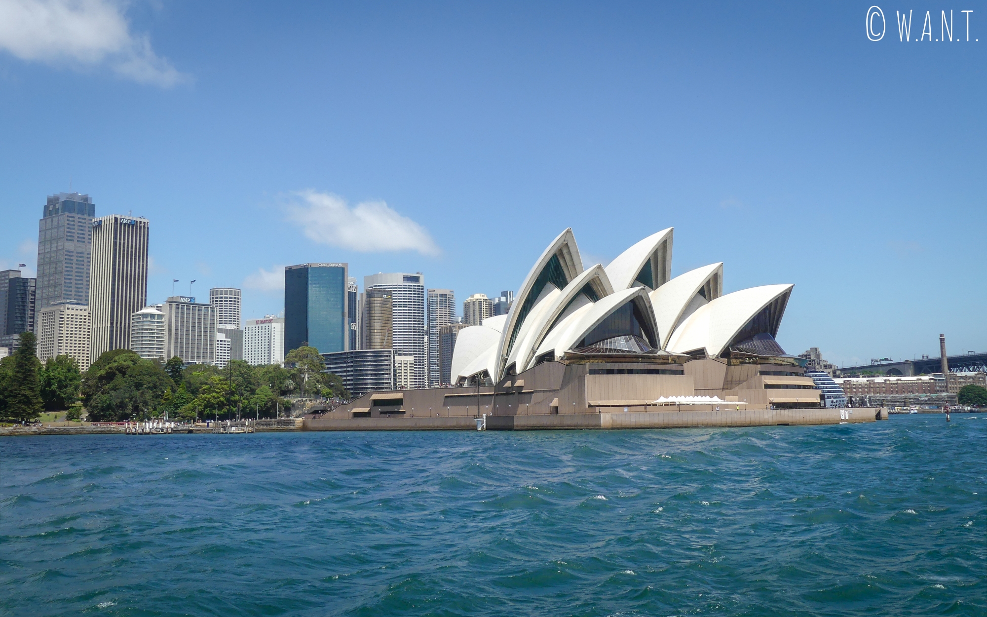 Vue sur l'opéra et la skyline de Sydney depuis le ferry menant à Manly Beach