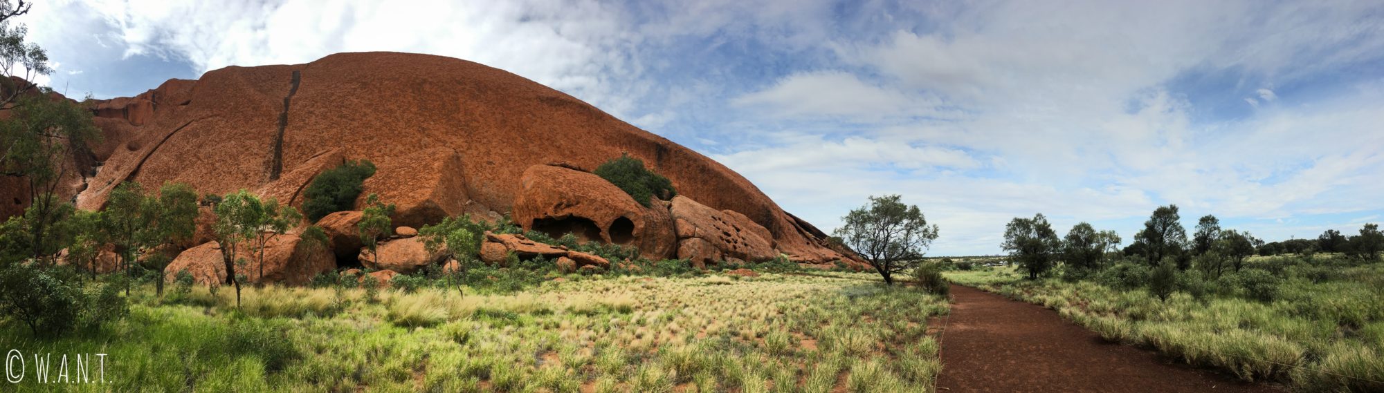 La randonnée Uluru Base Walk est longue de 10,6 kilomètres