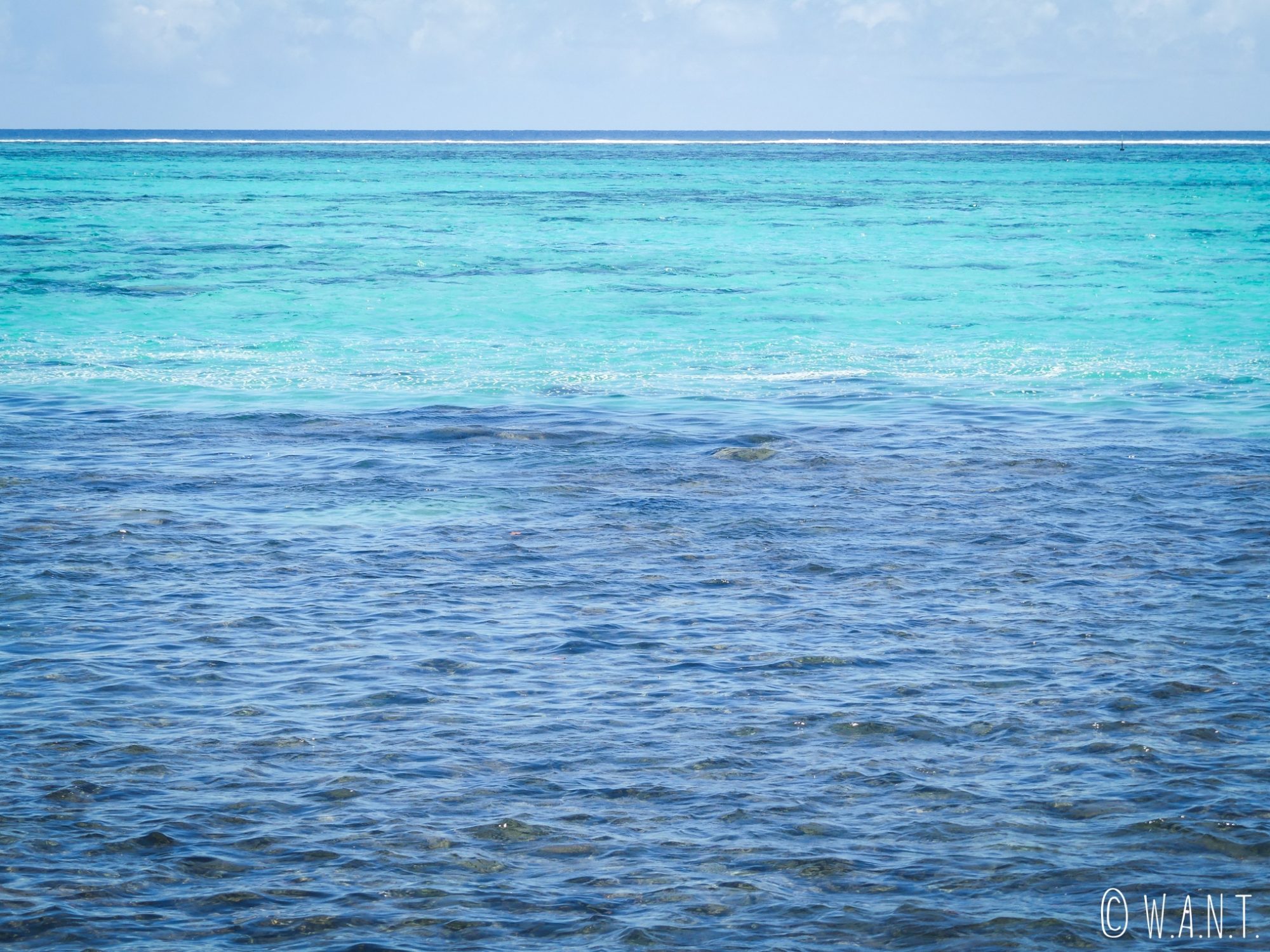 Nuances de bleu offertes par le lagon sur l'île de Moorea