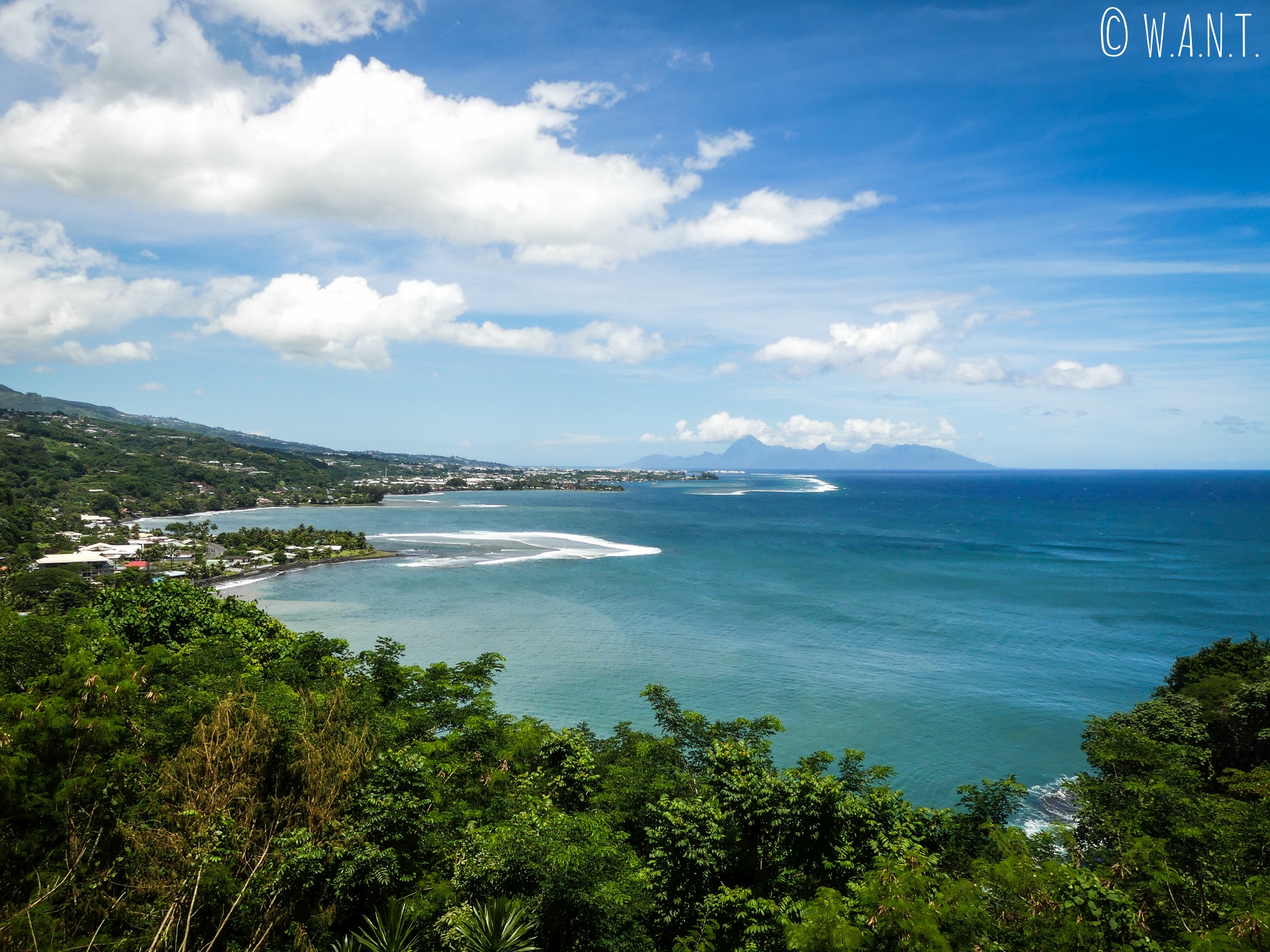 Point de vue depuis le col de Tahara'a sur l'île de Tahiti