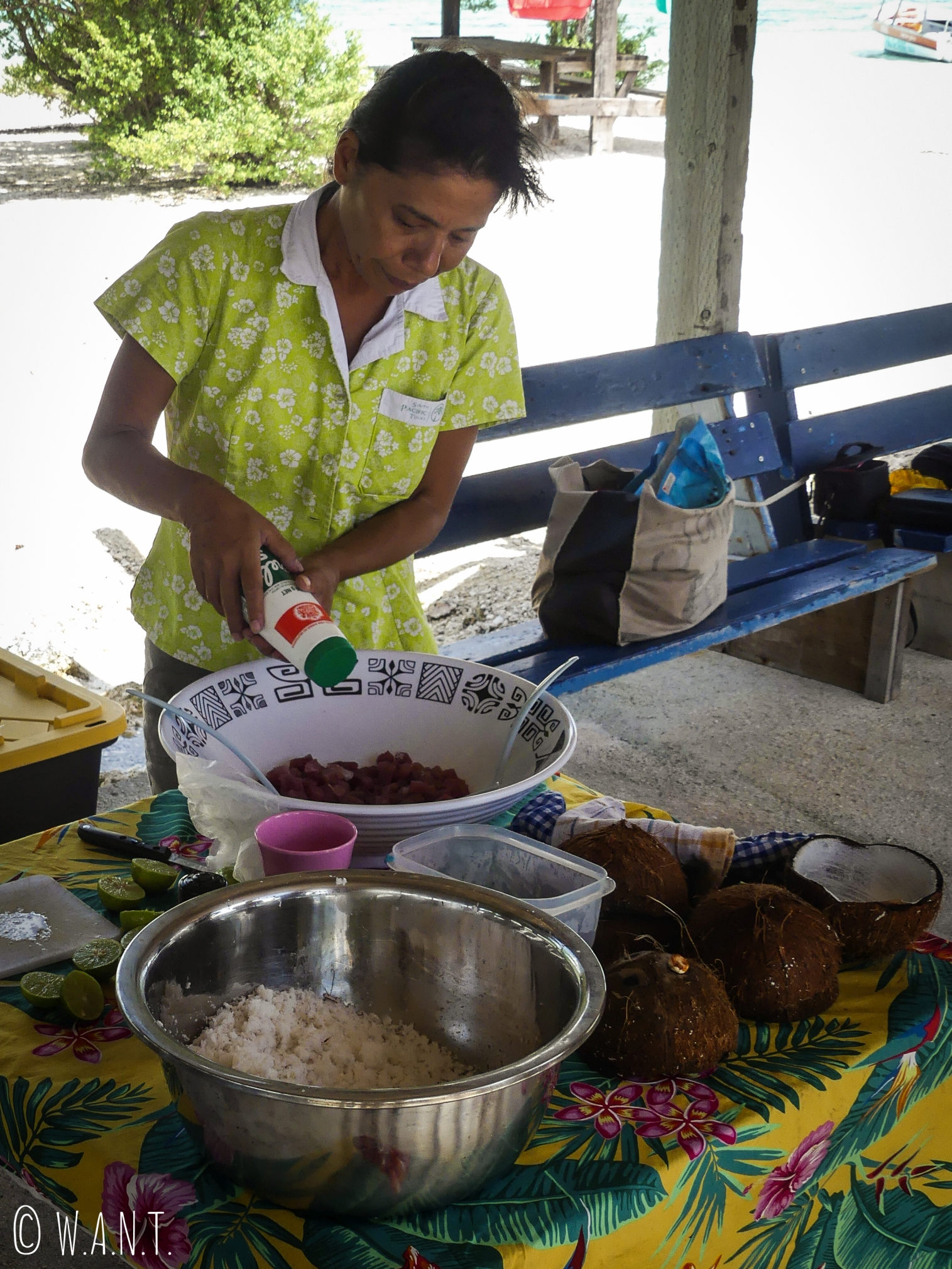 Préparation du poisson à la tahitienne