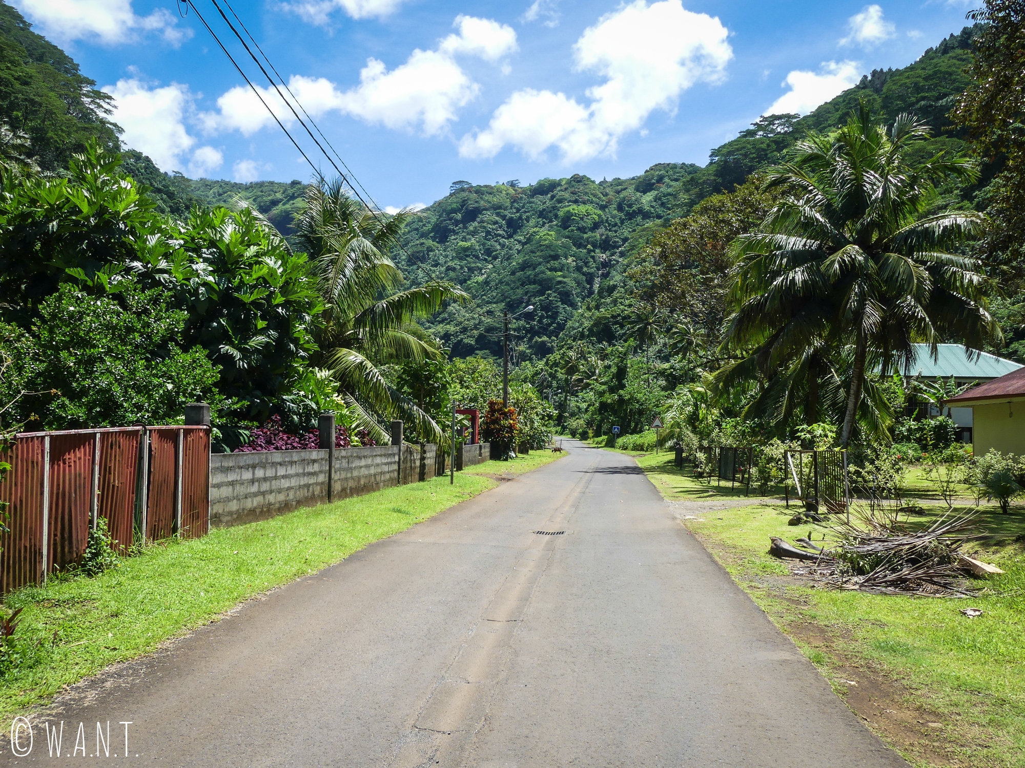 Route déserte du nord de Tahiti
