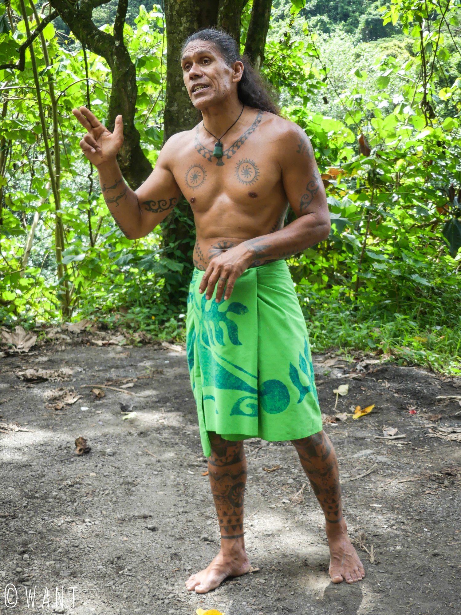 Teuai, notre guide à travers la vallée de la Papenoo sur l'île de Tahiti