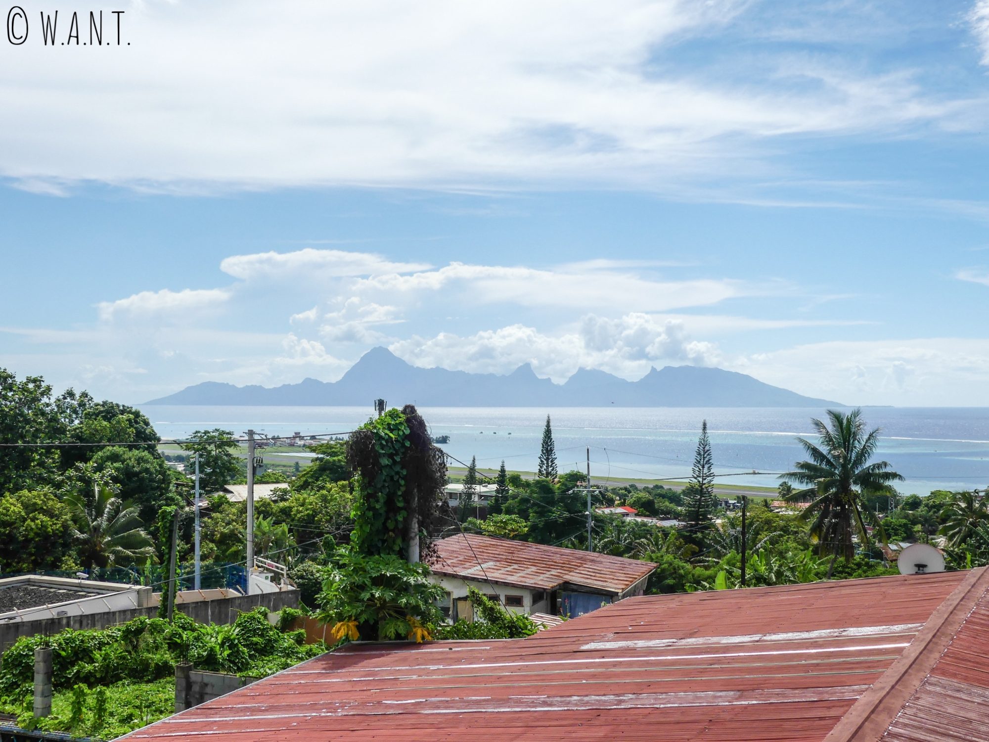 Vue sur Moorea depuis la chambre de notre AirBnB à Tahiti