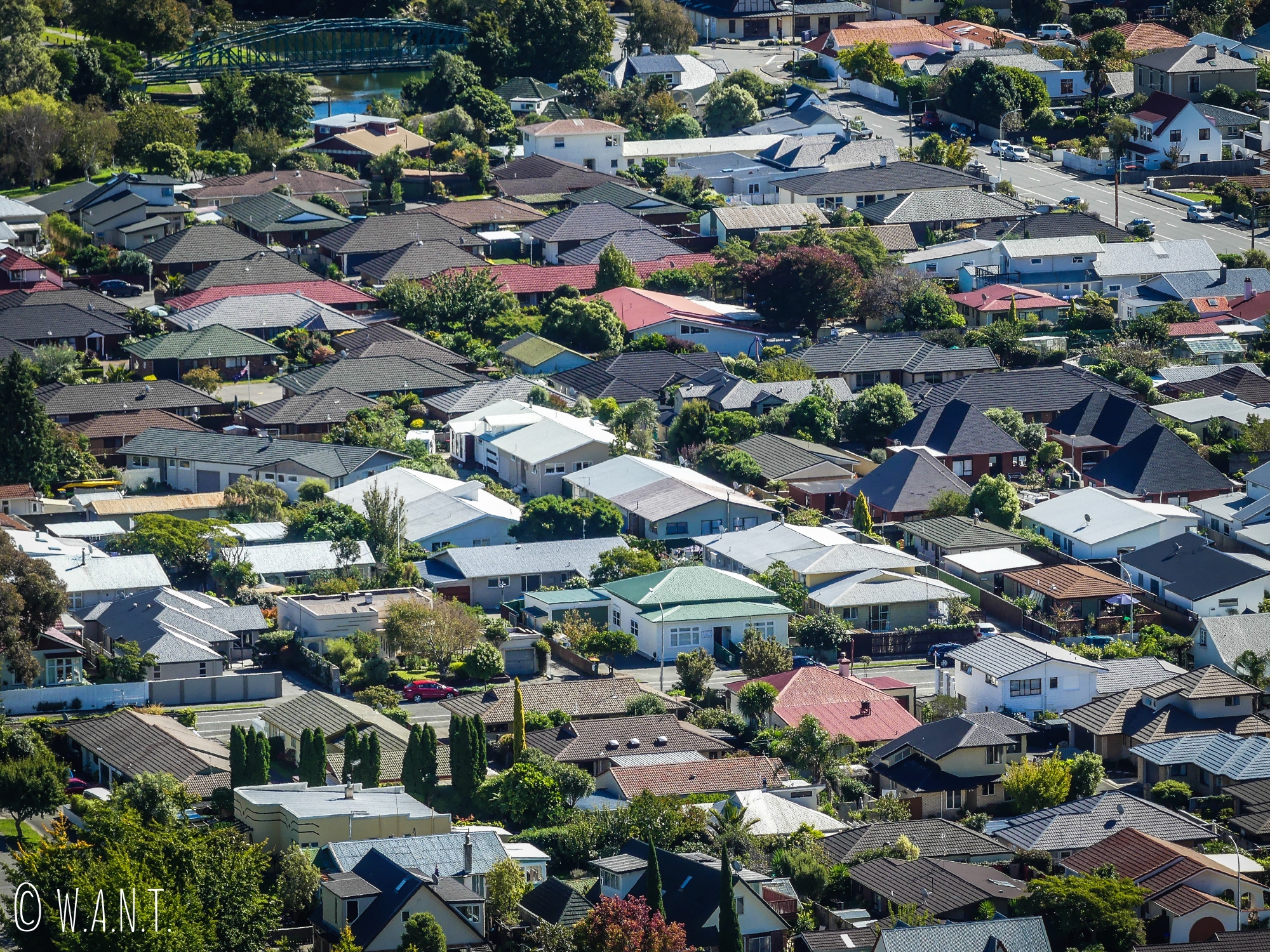 Gros plan sur les maisons de Nelson, en Nouvelle-Zélande, depuis la Botanical Hill