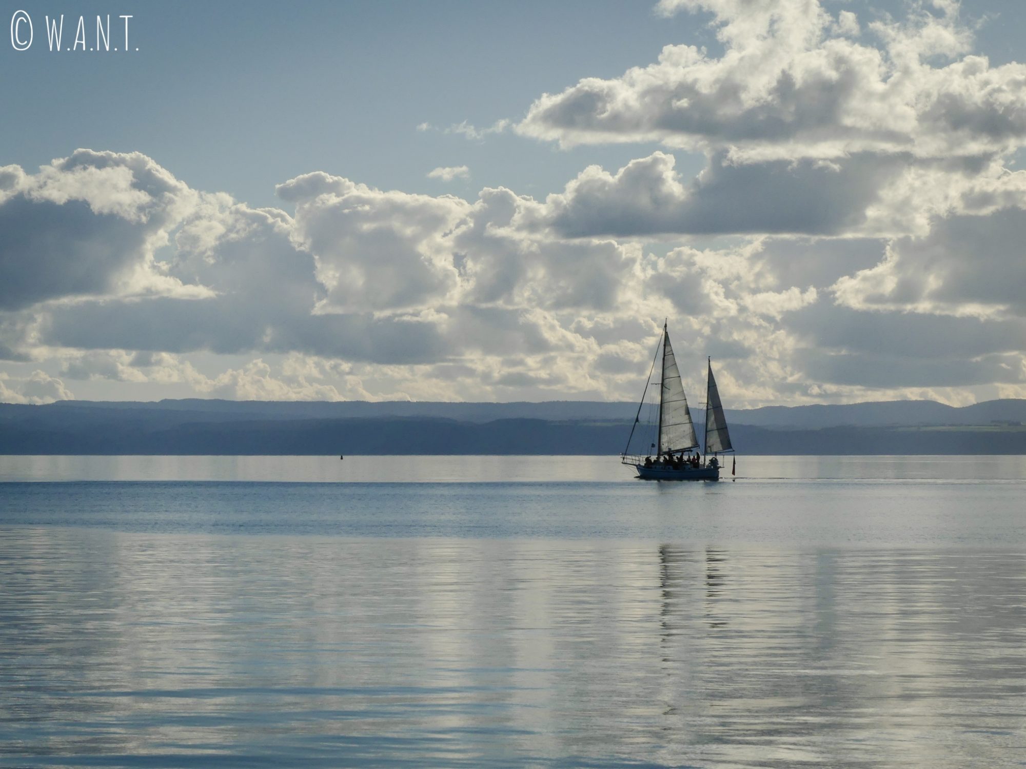 Les compagnies sont nombreuses à proposer des sorties sur le lac Taupo en Nouvelle-Zélande