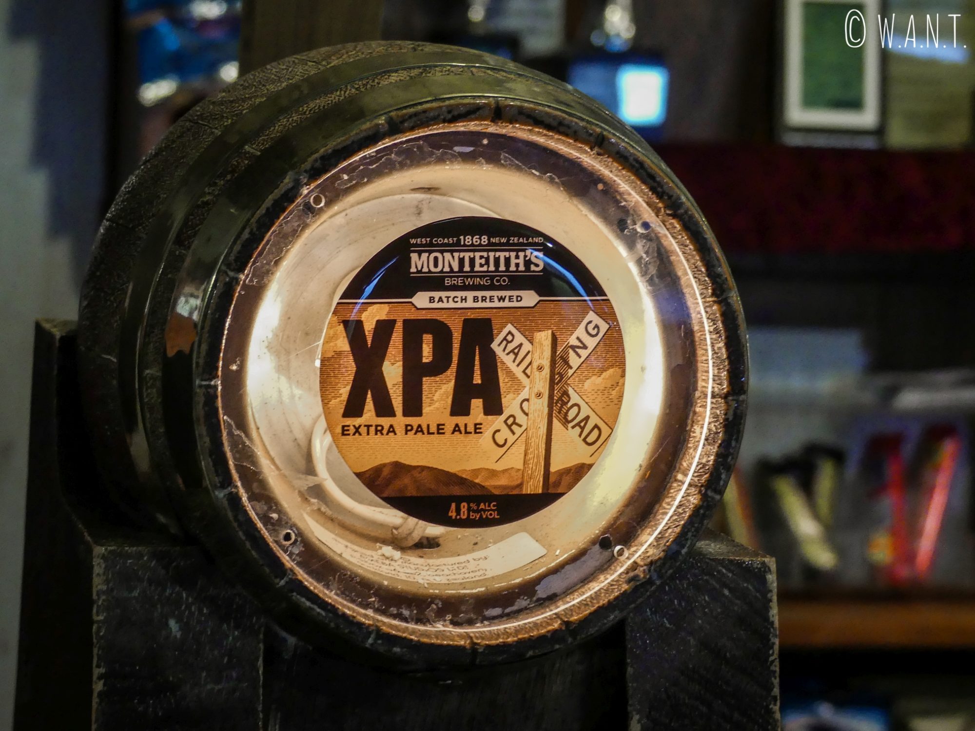 Dégustation de XPA Monteith dans un bar de Wesport en Nouvelle-Zélande